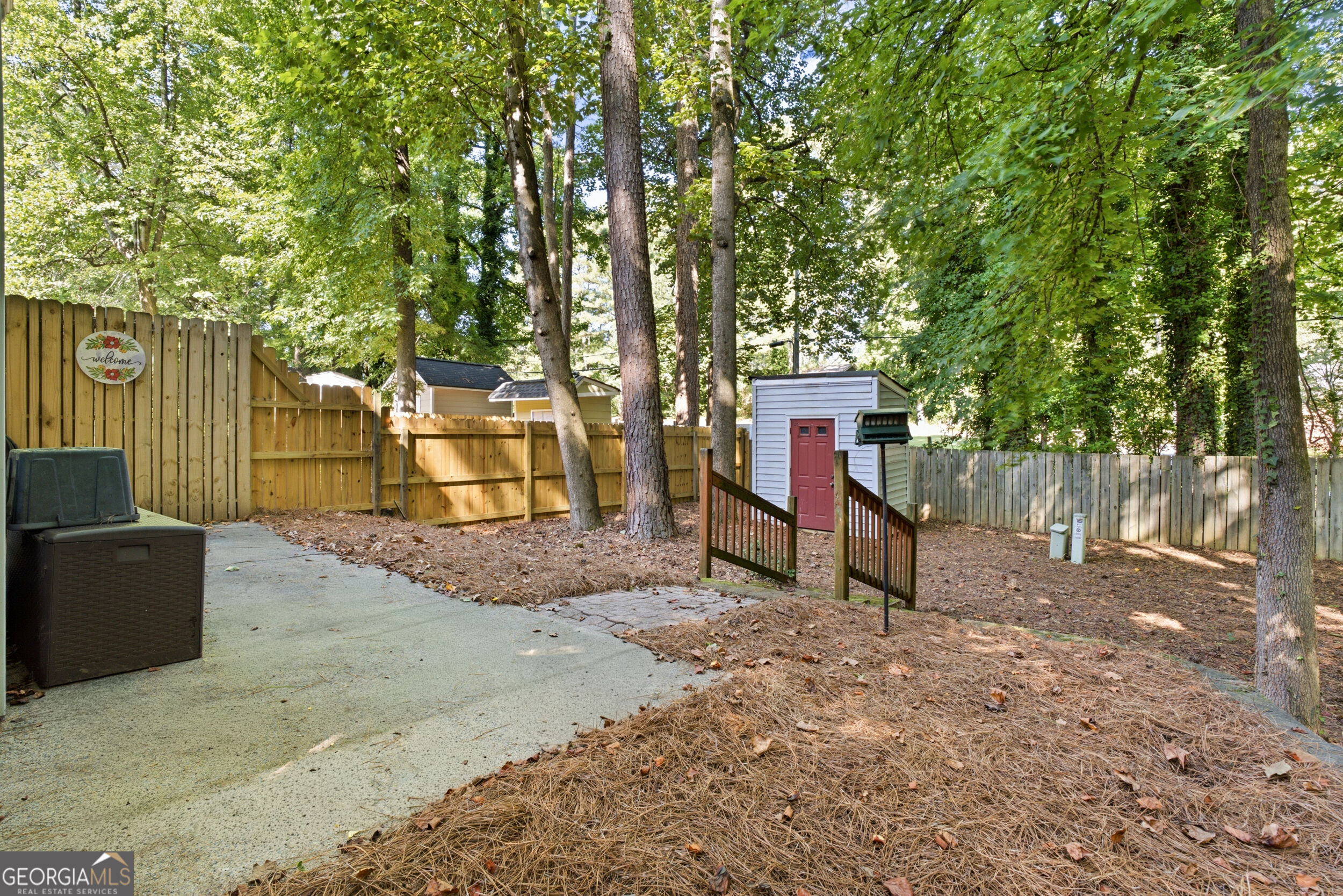 599 Saint James Walk SE