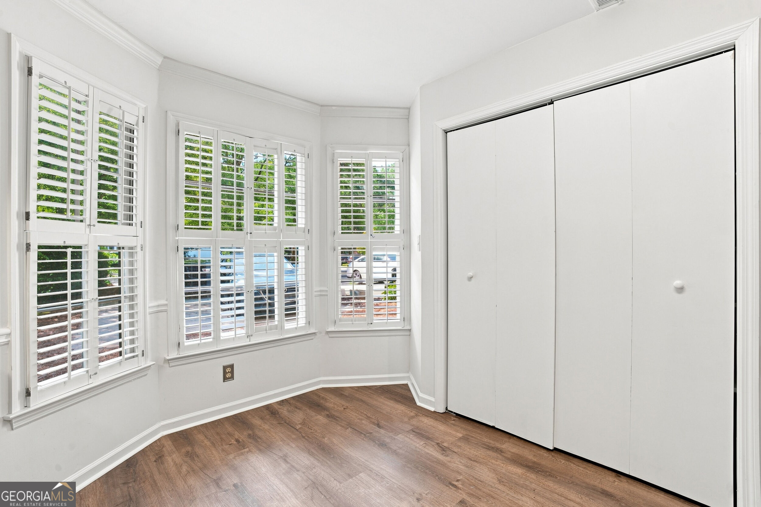 599 Saint James Walk SE