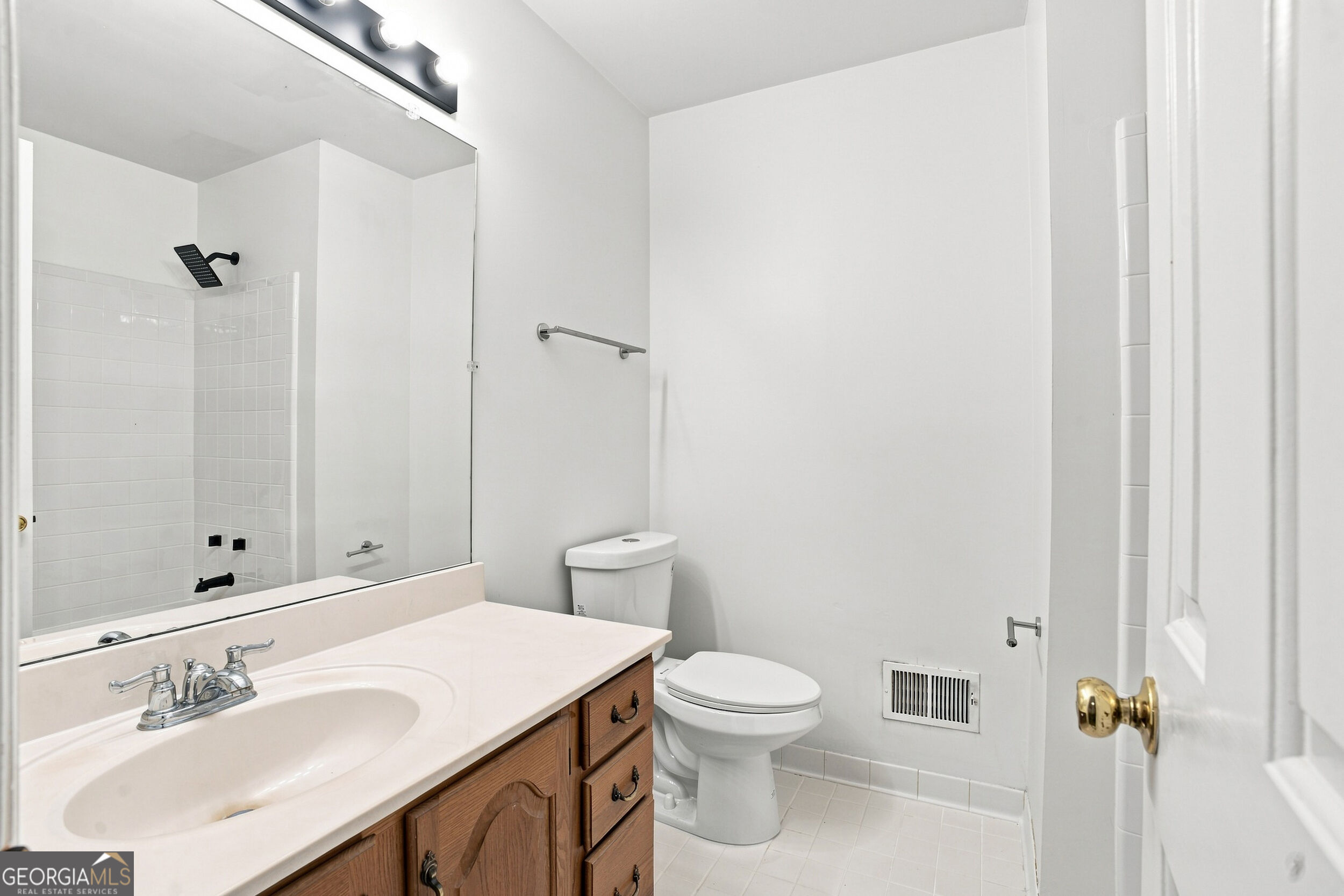 599 Saint James Walk SE