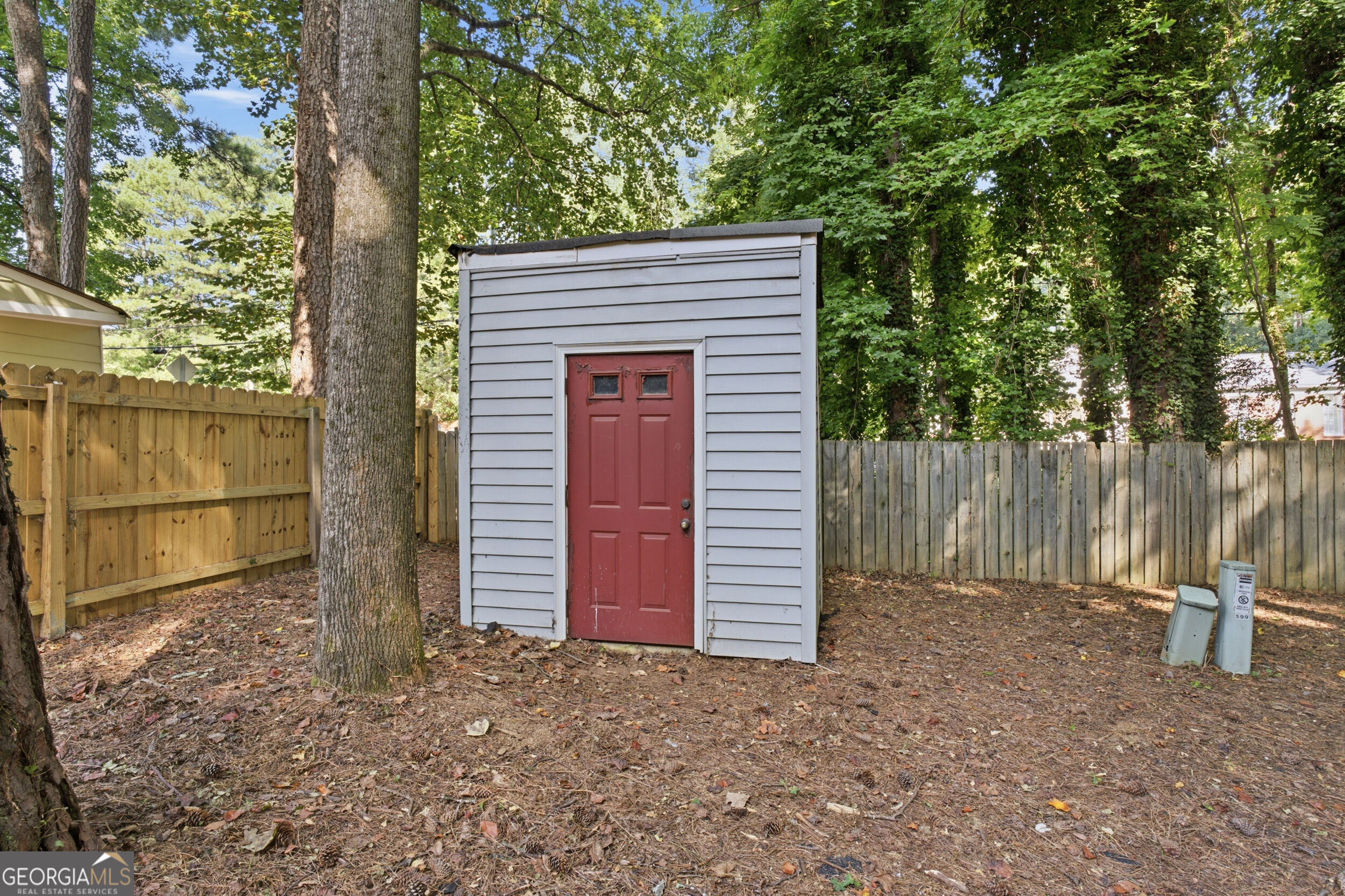 599 Saint James Walk SE