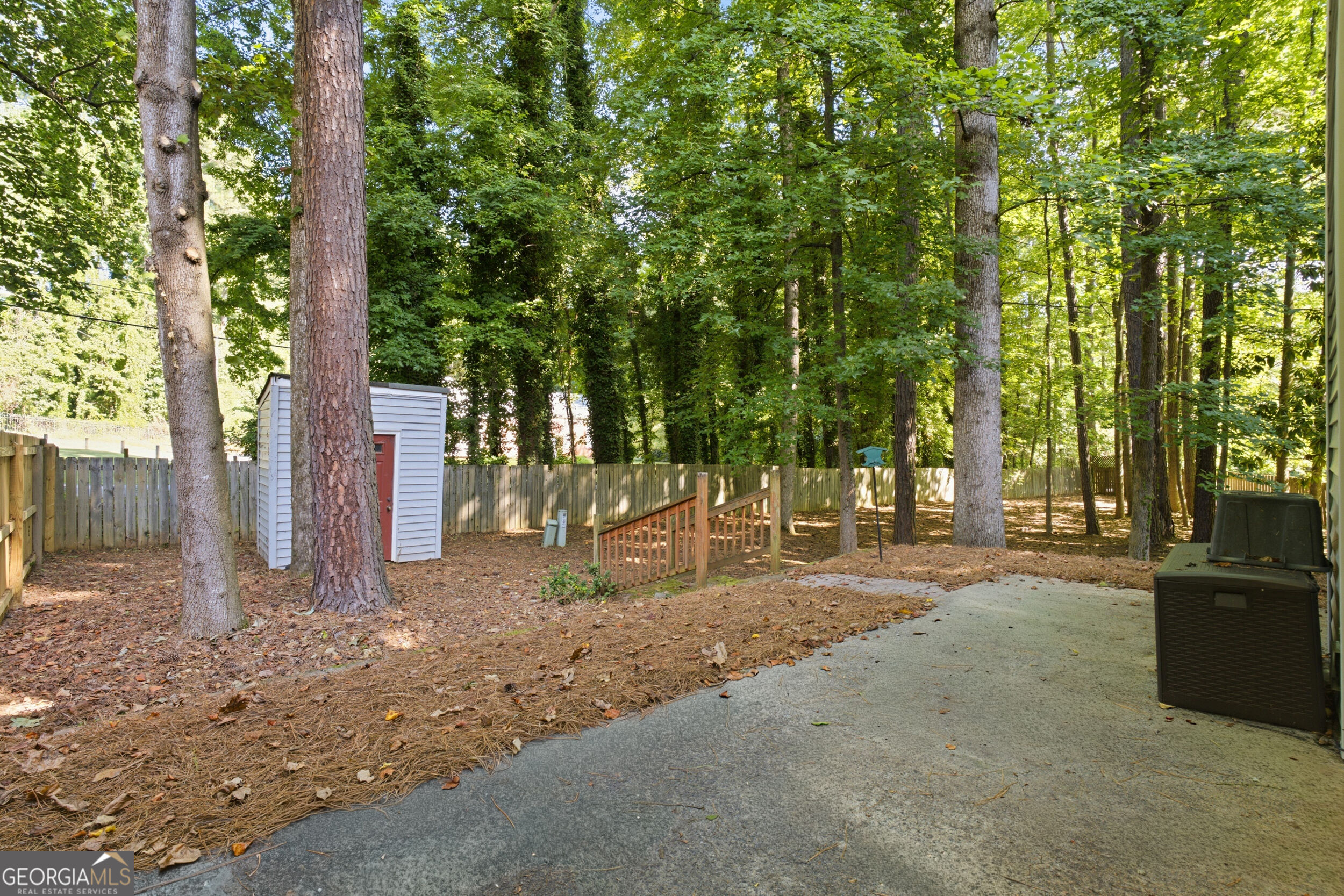 599 Saint James Walk SE