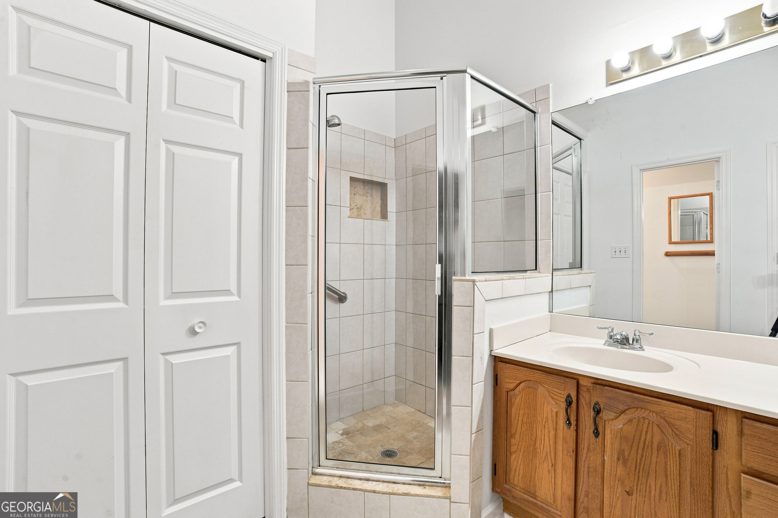 599 Saint James Walk SE