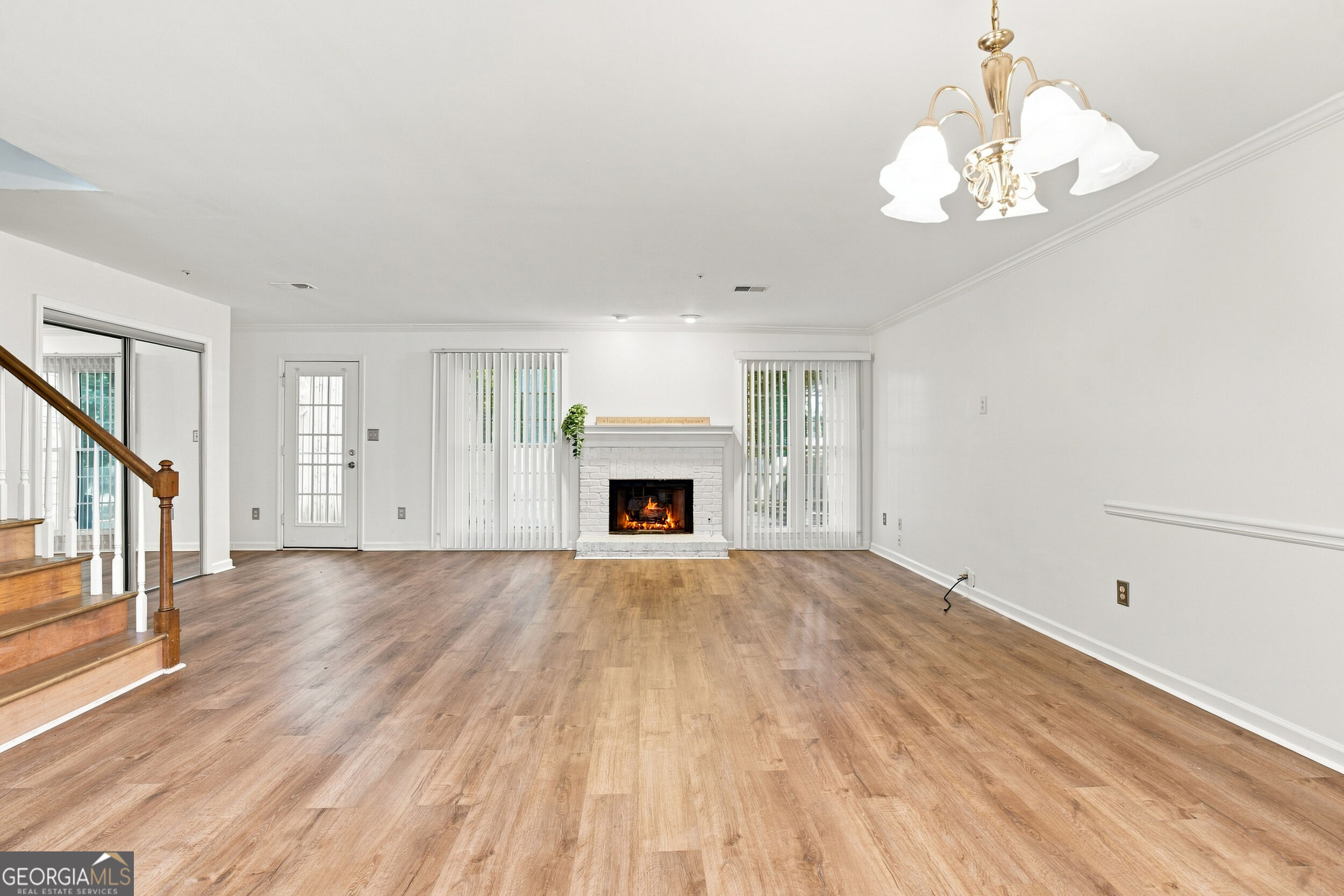 599 Saint James Walk SE