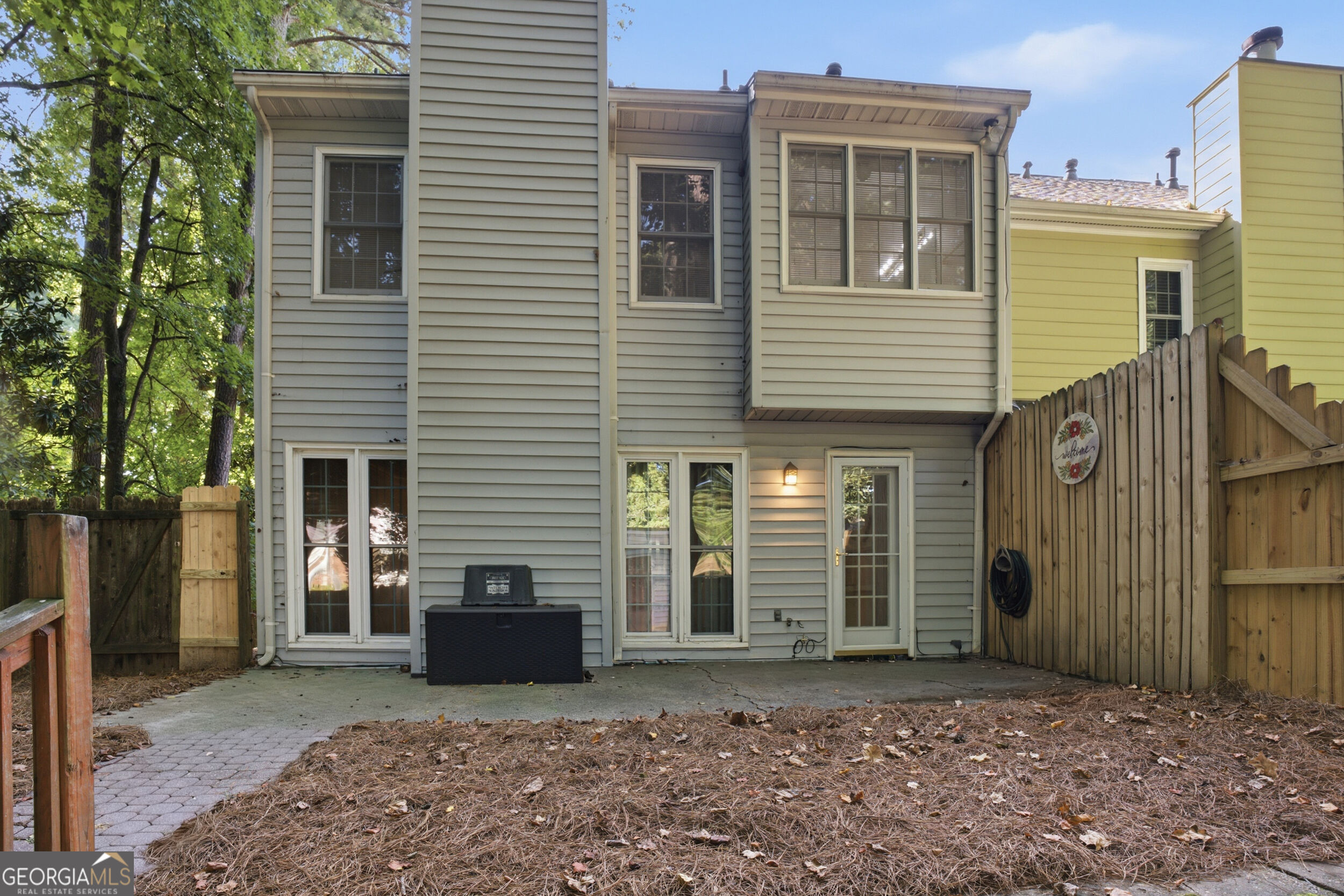 599 Saint James Walk SE