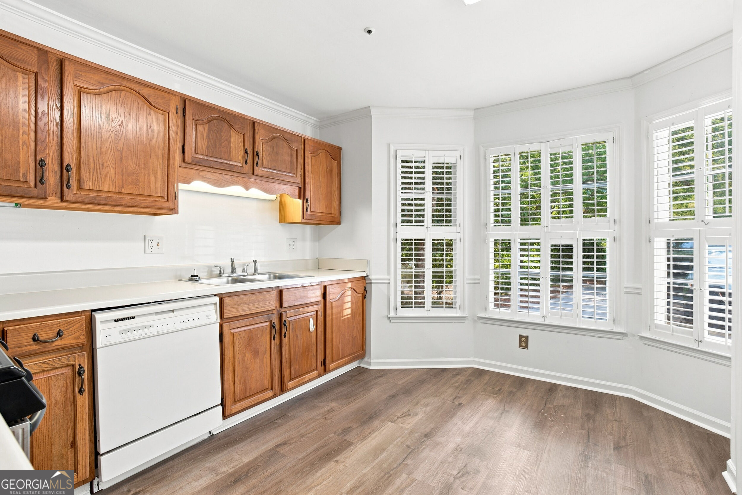 599 Saint James Walk SE