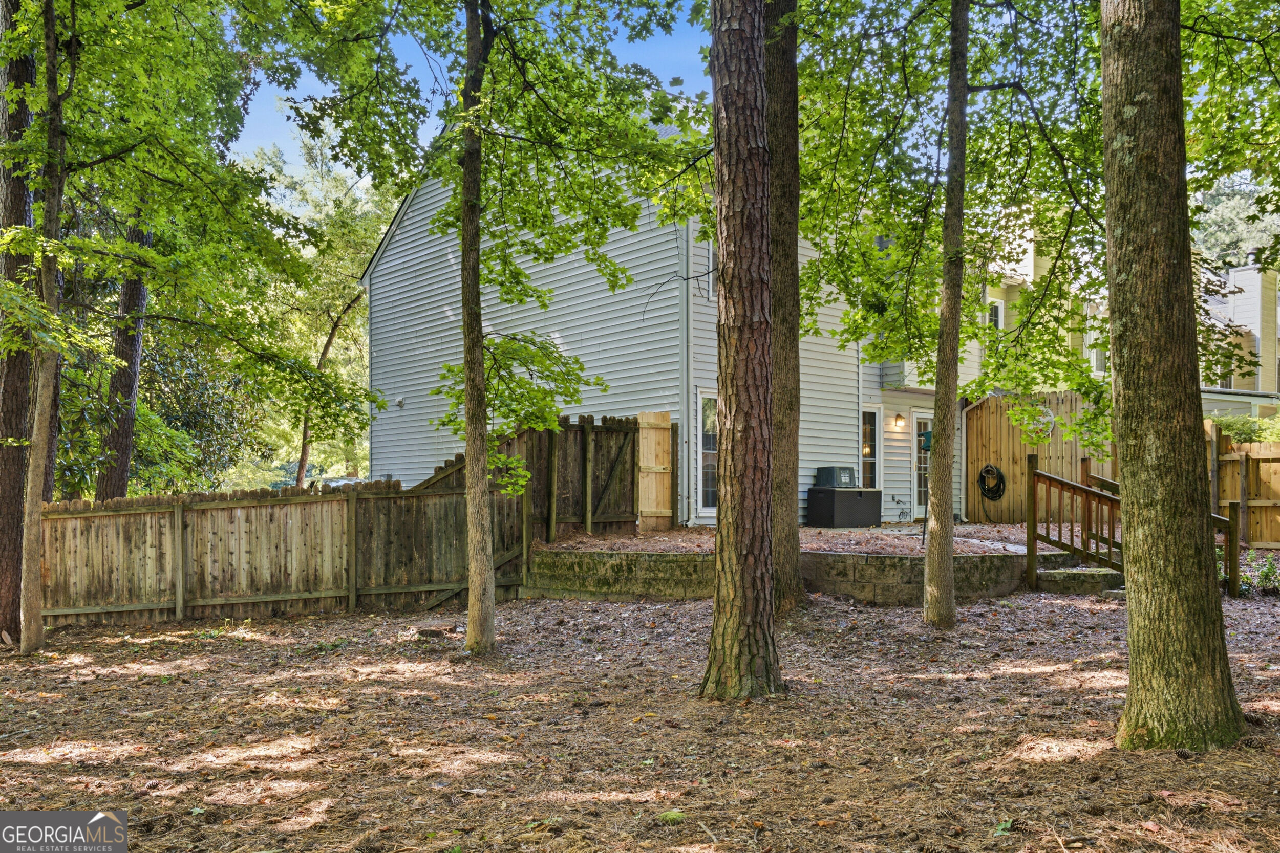 599 Saint James Walk SE