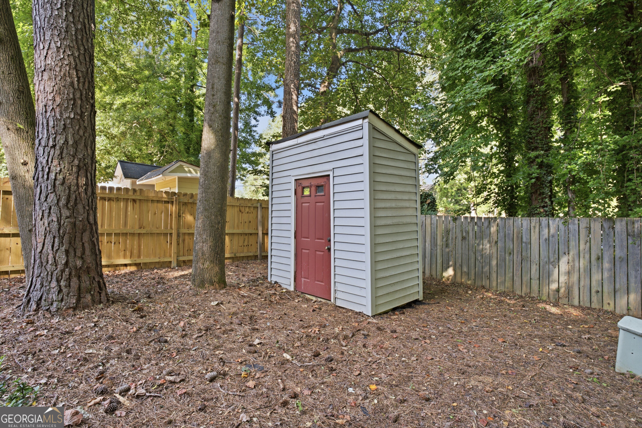 599 Saint James Walk SE