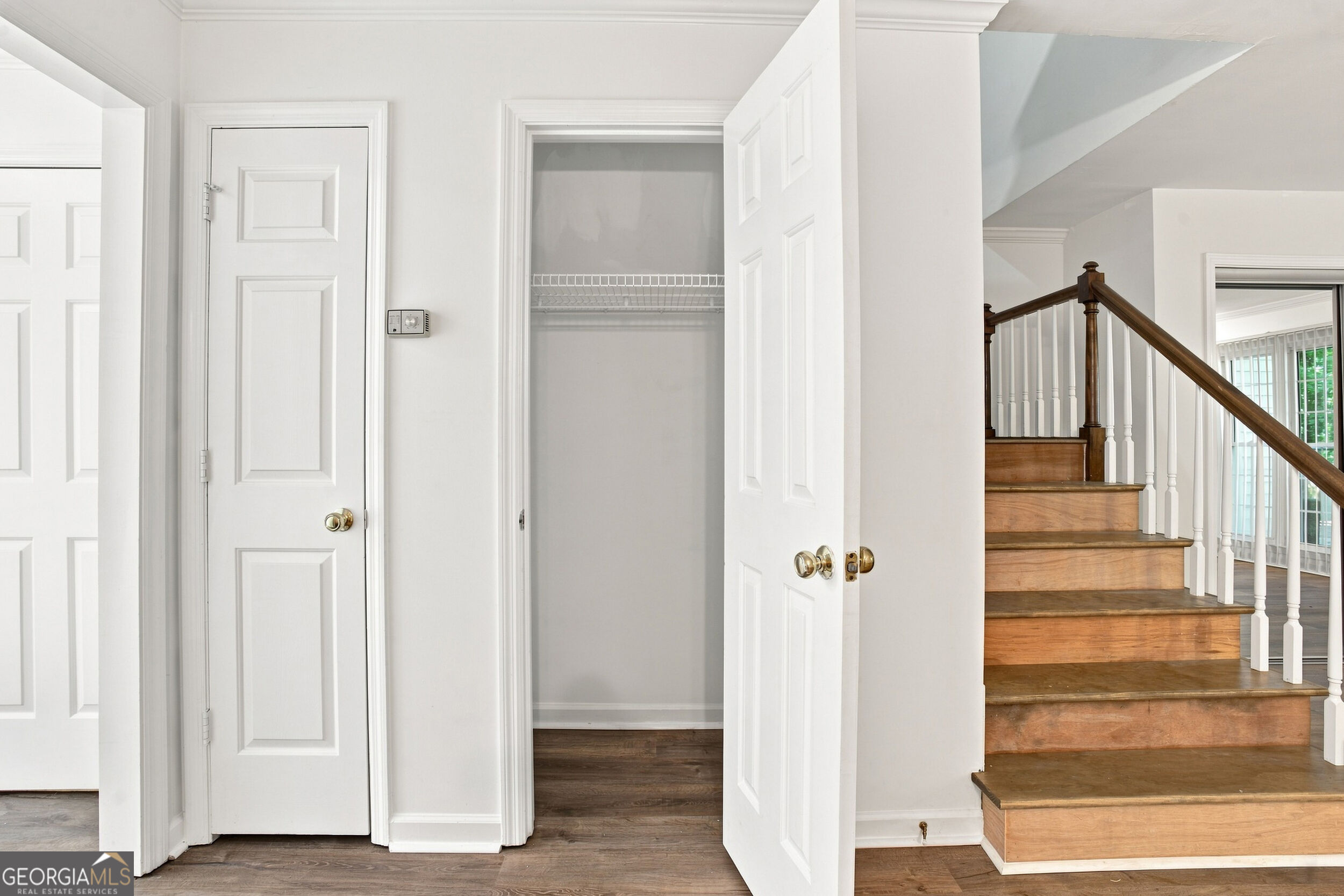 599 Saint James Walk SE