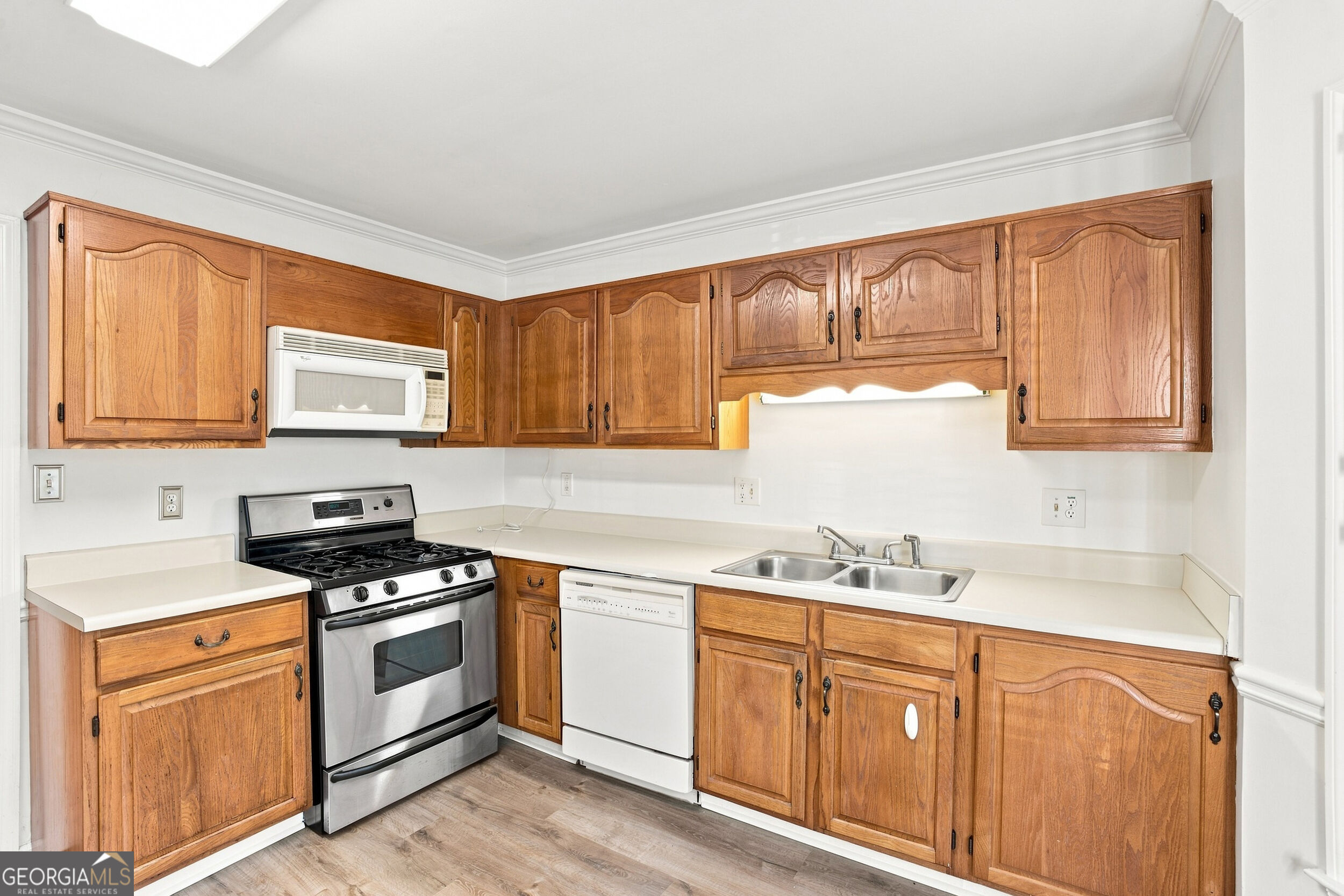 599 Saint James Walk SE