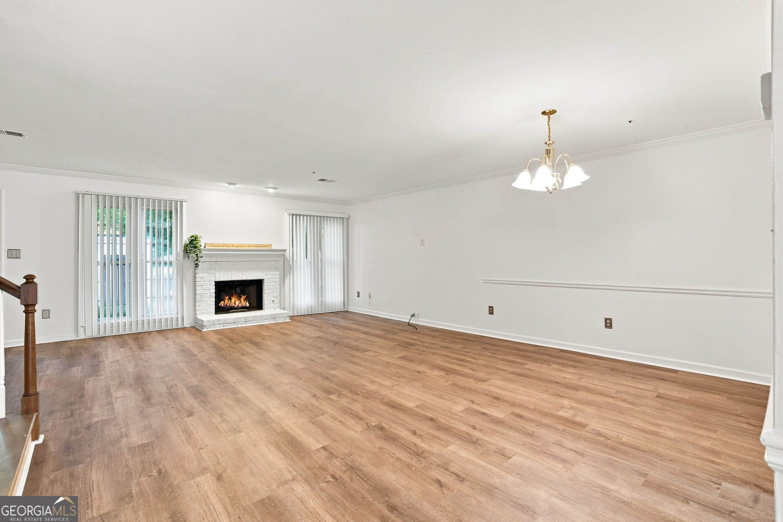 599 Saint James Walk SE