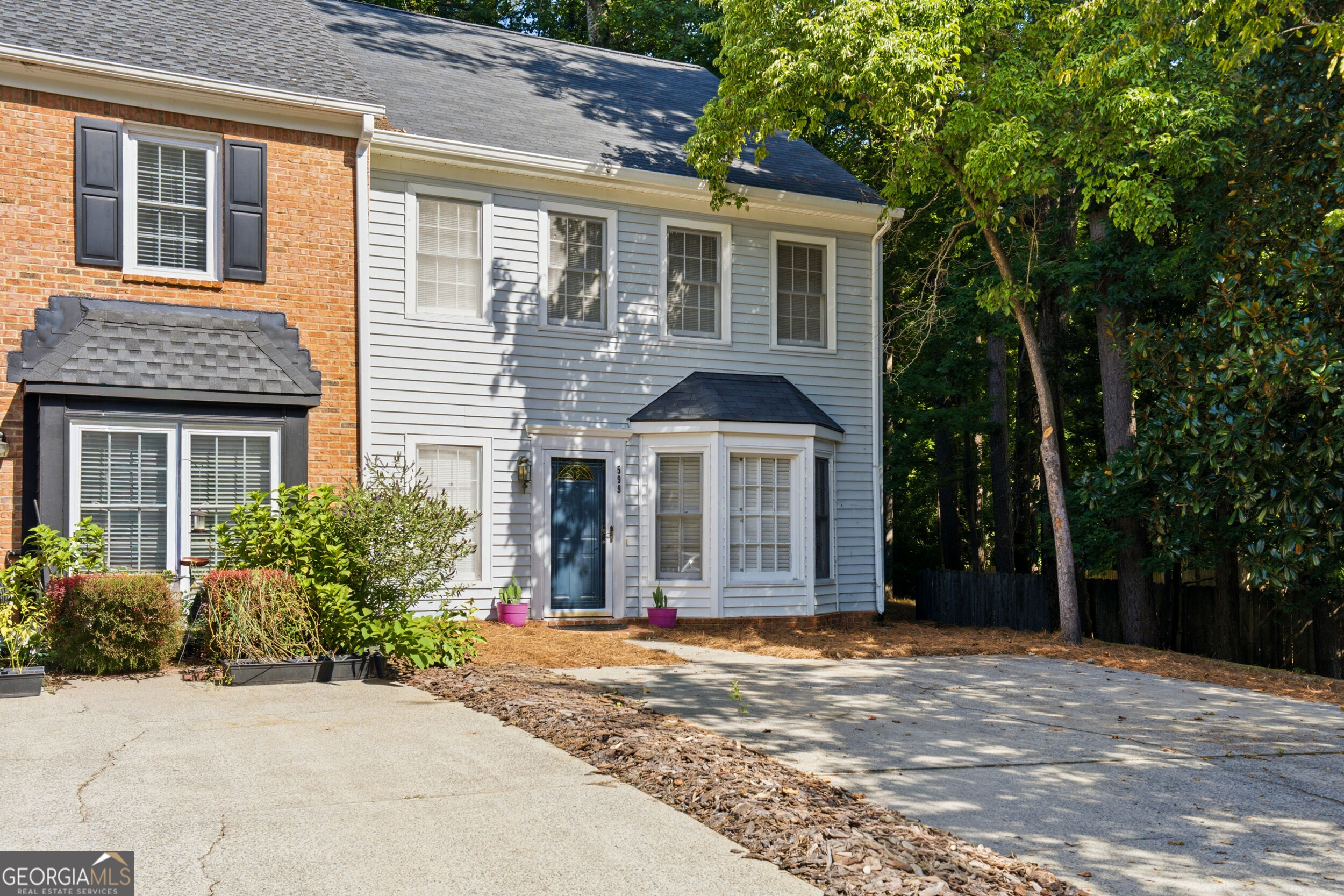 599 Saint James Walk SE