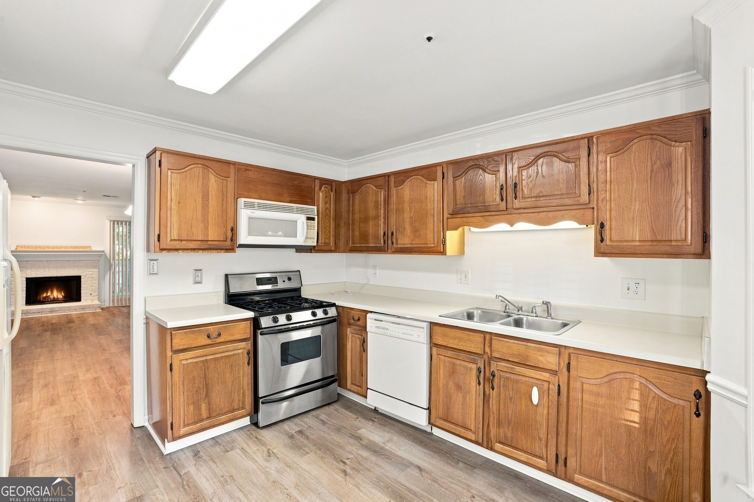 599 Saint James Walk SE