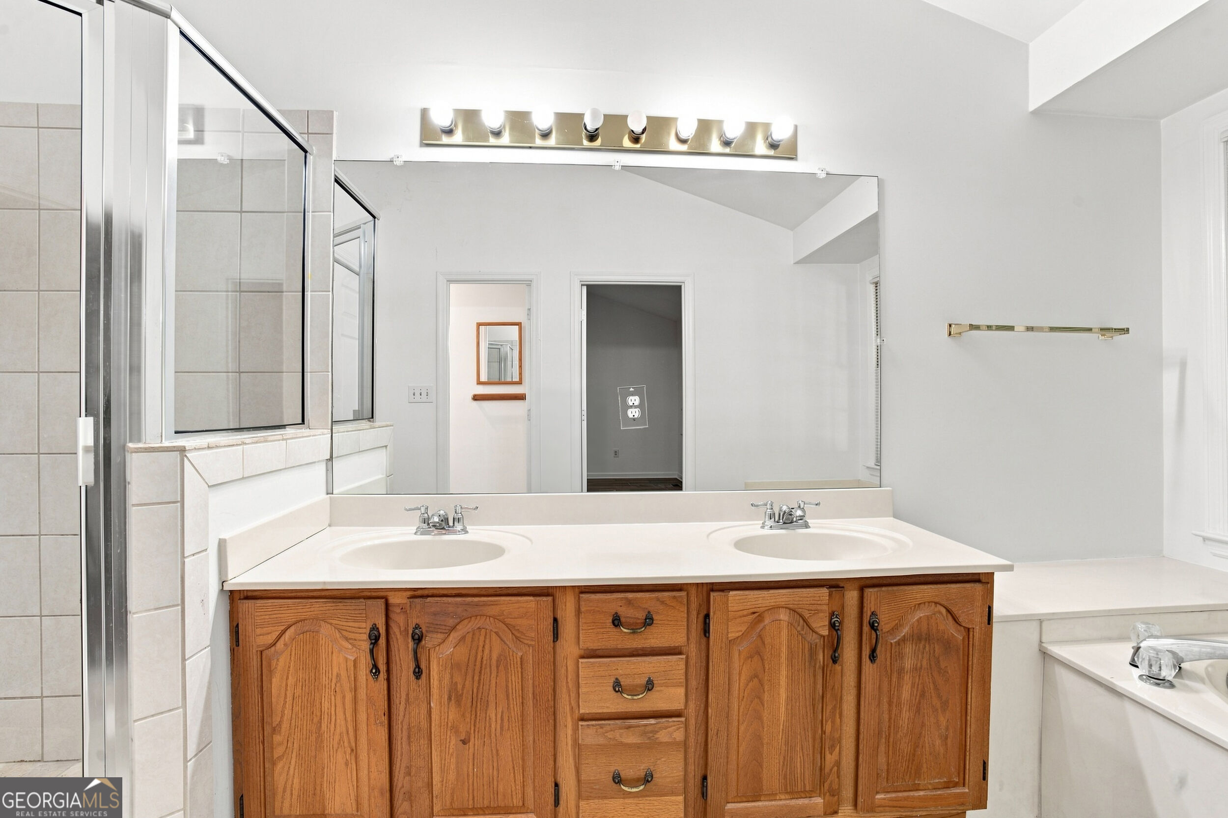 599 Saint James Walk SE