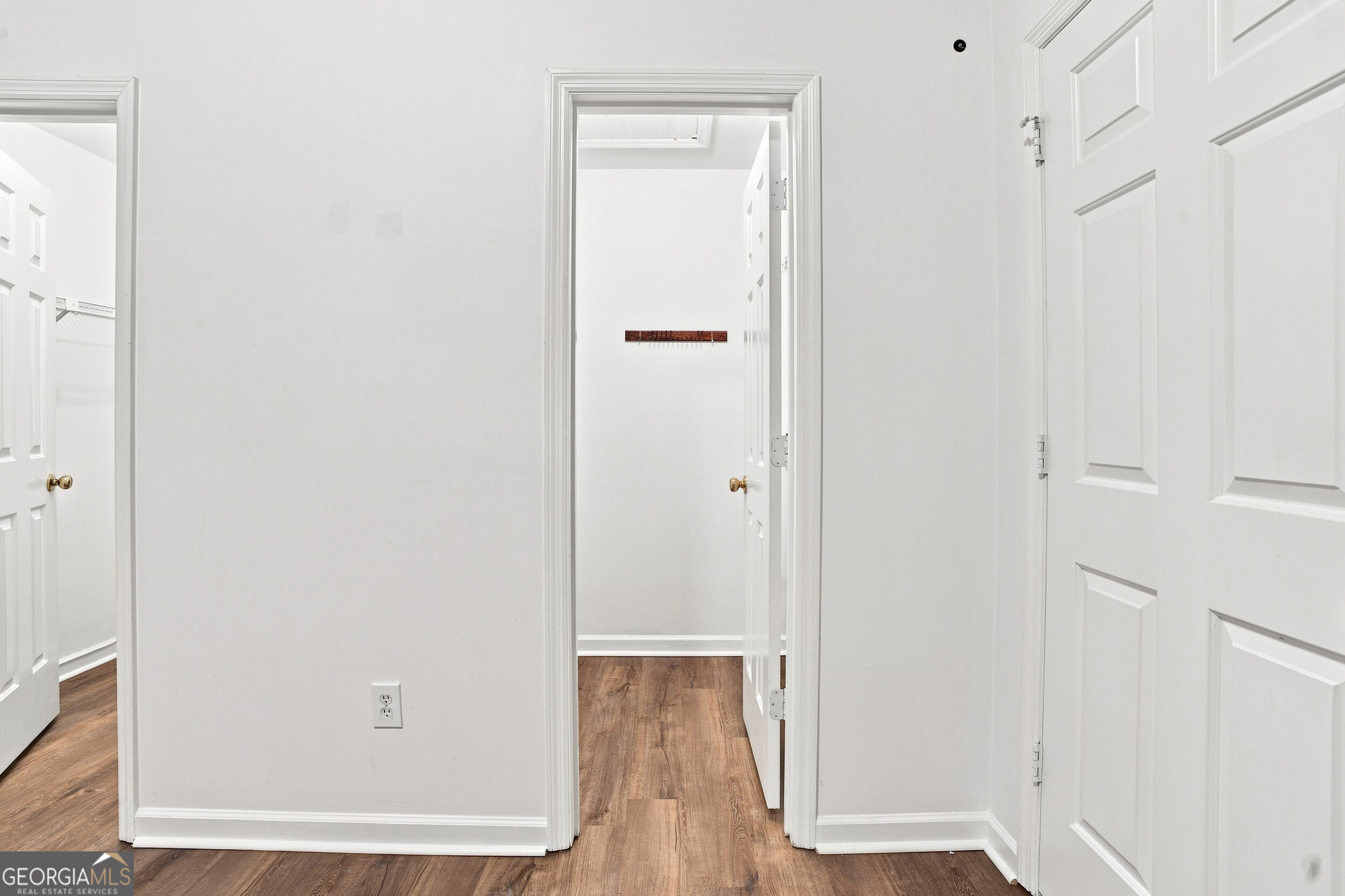 599 Saint James Walk SE