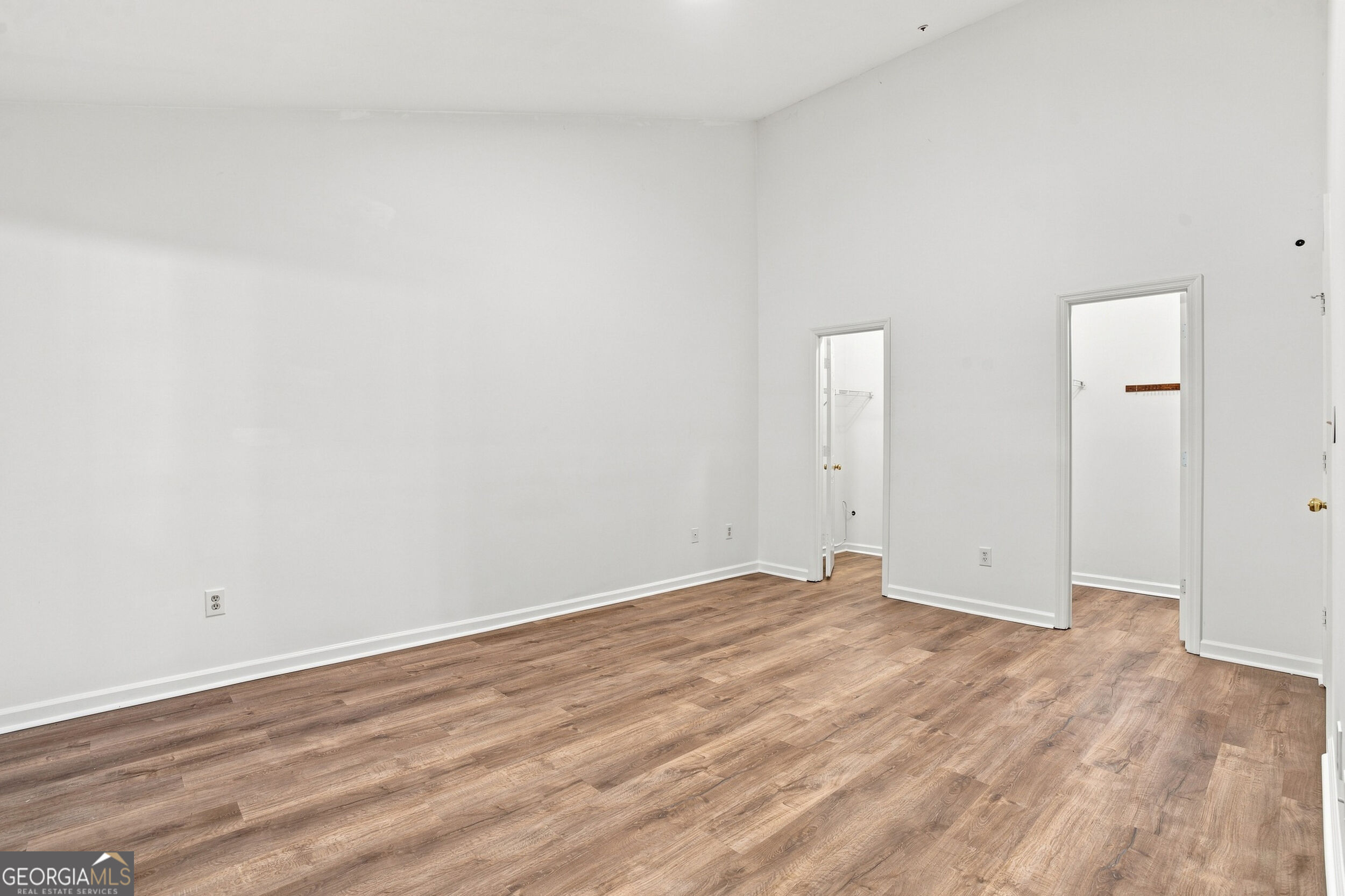 599 Saint James Walk SE