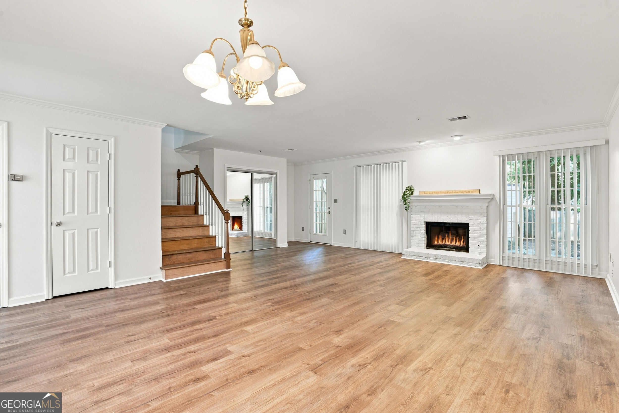 599 Saint James Walk SE