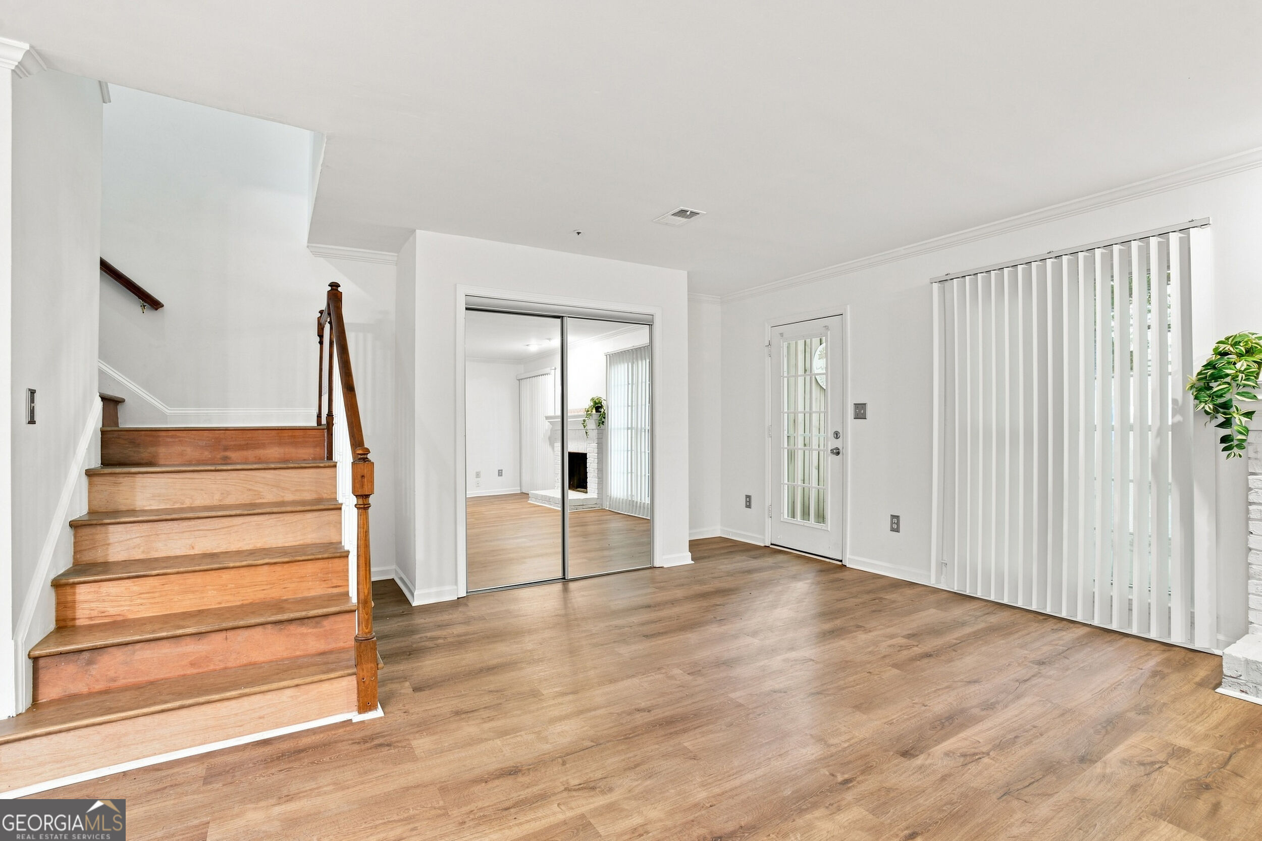 599 Saint James Walk SE