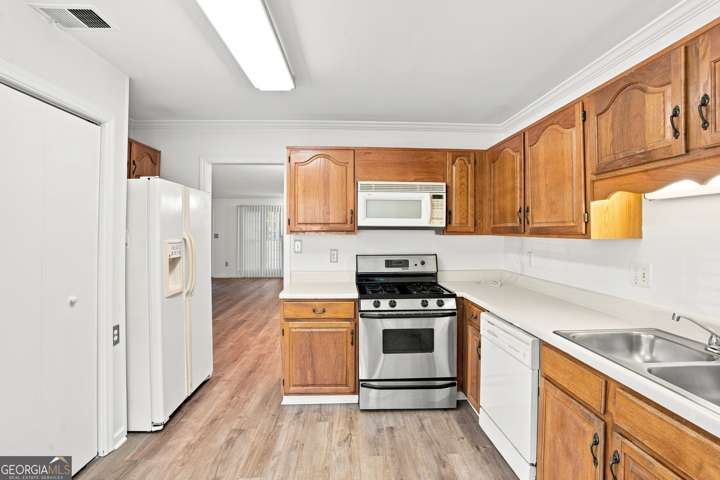 599 Saint James Walk SE