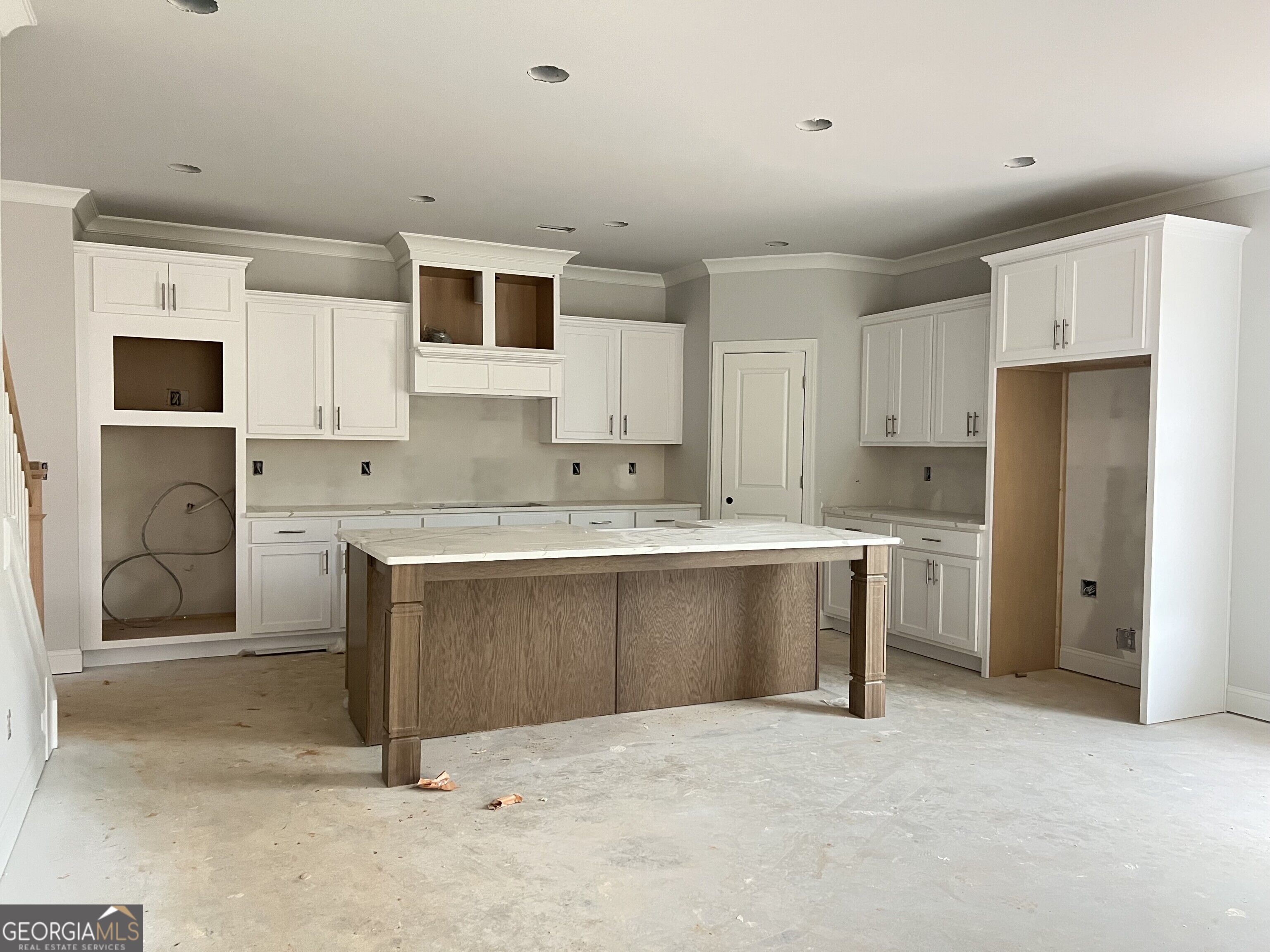 5667 Evelyn Lane