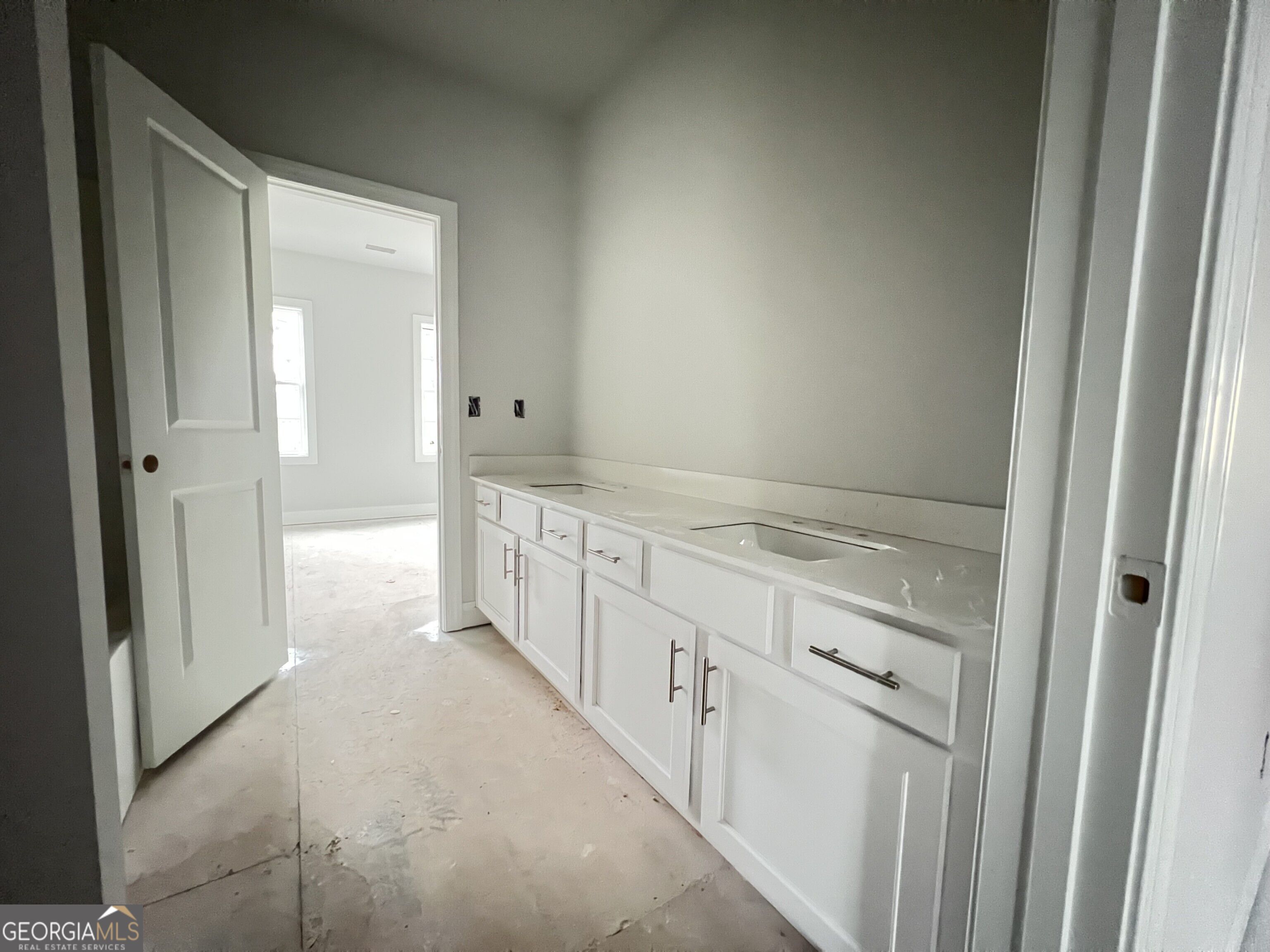 5667 Evelyn Lane