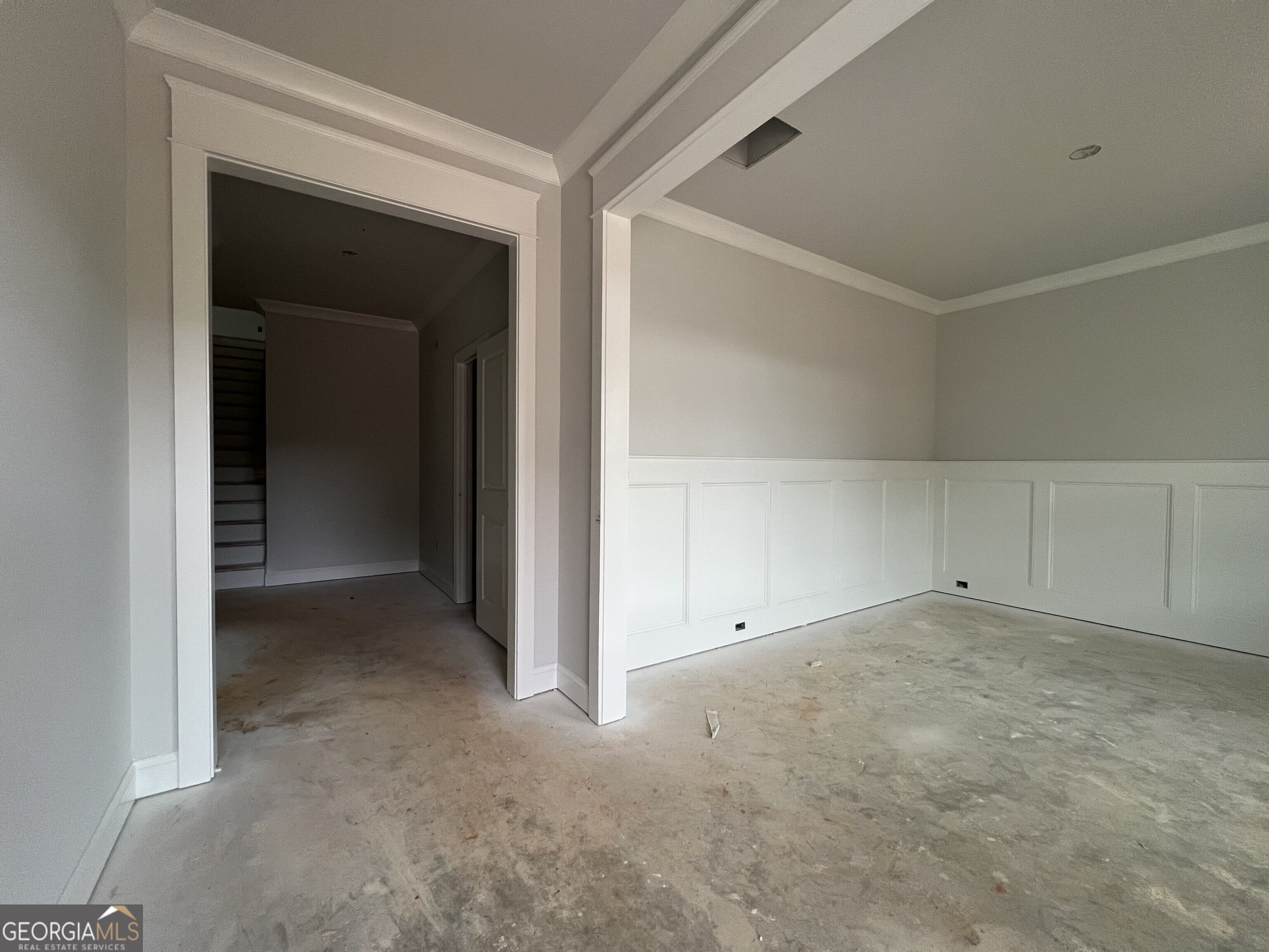 5667 Evelyn Lane