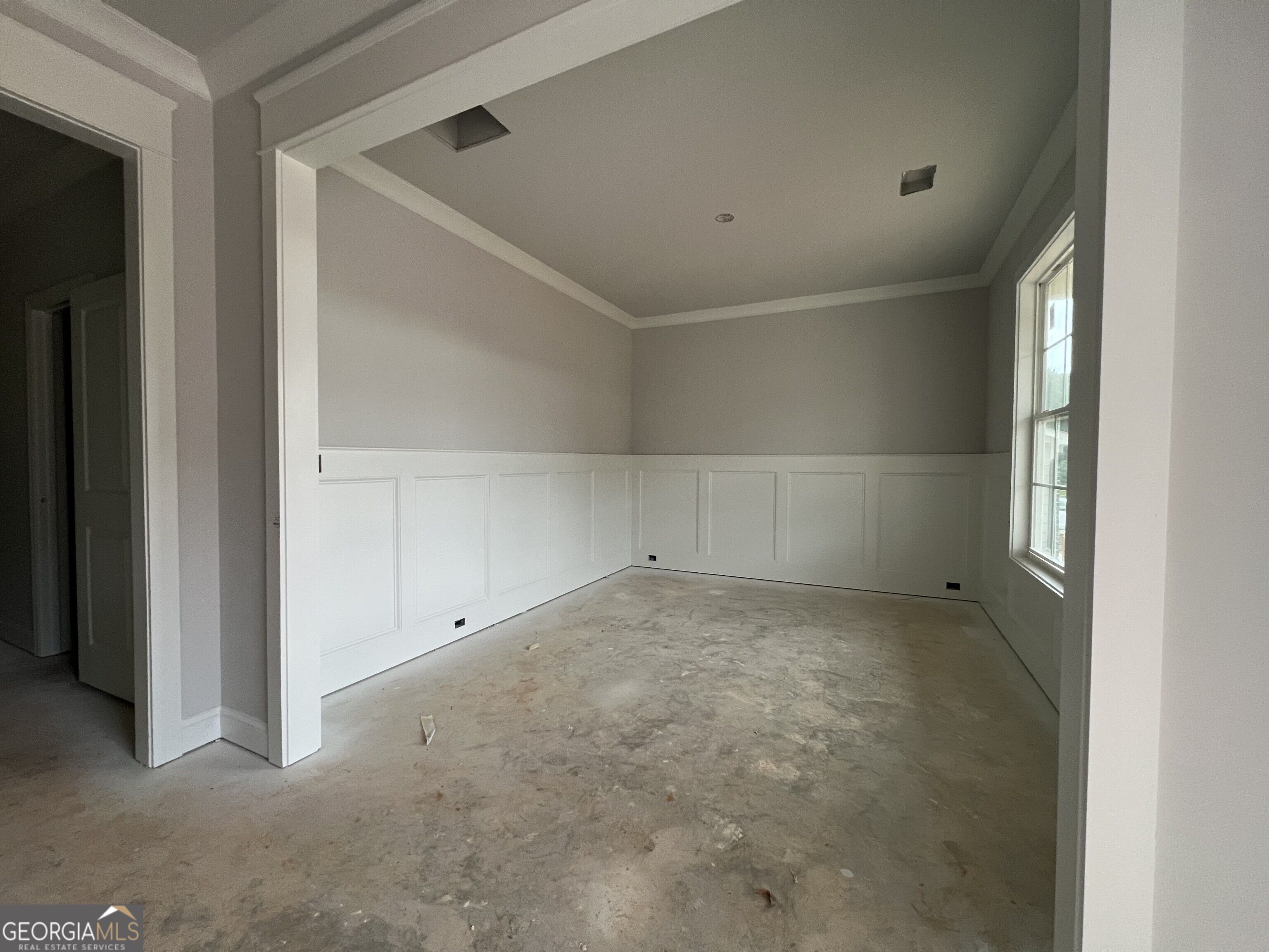 5667 Evelyn Lane