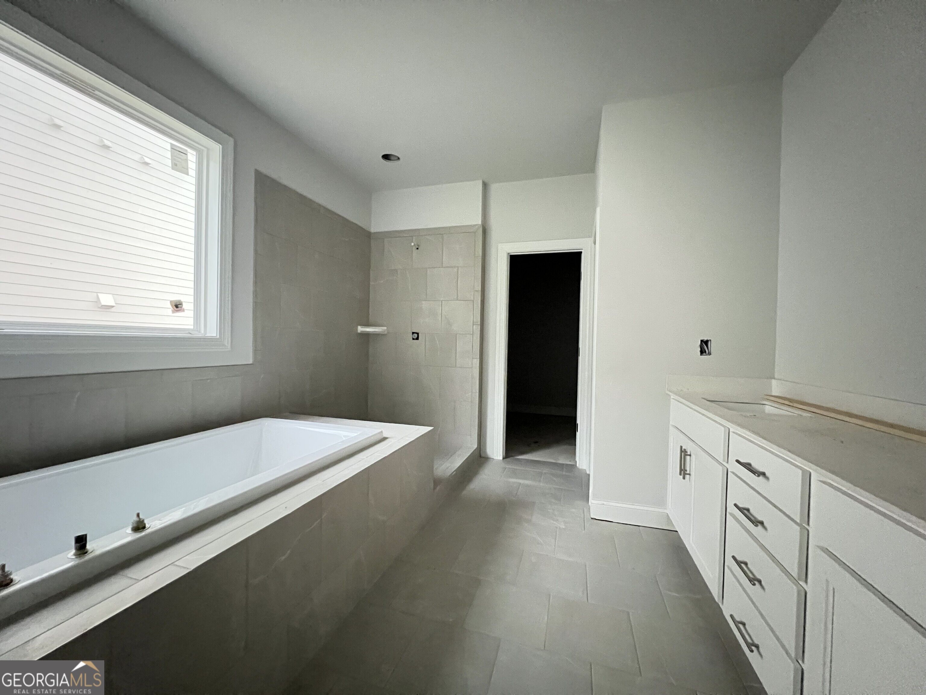 5667 Evelyn Lane