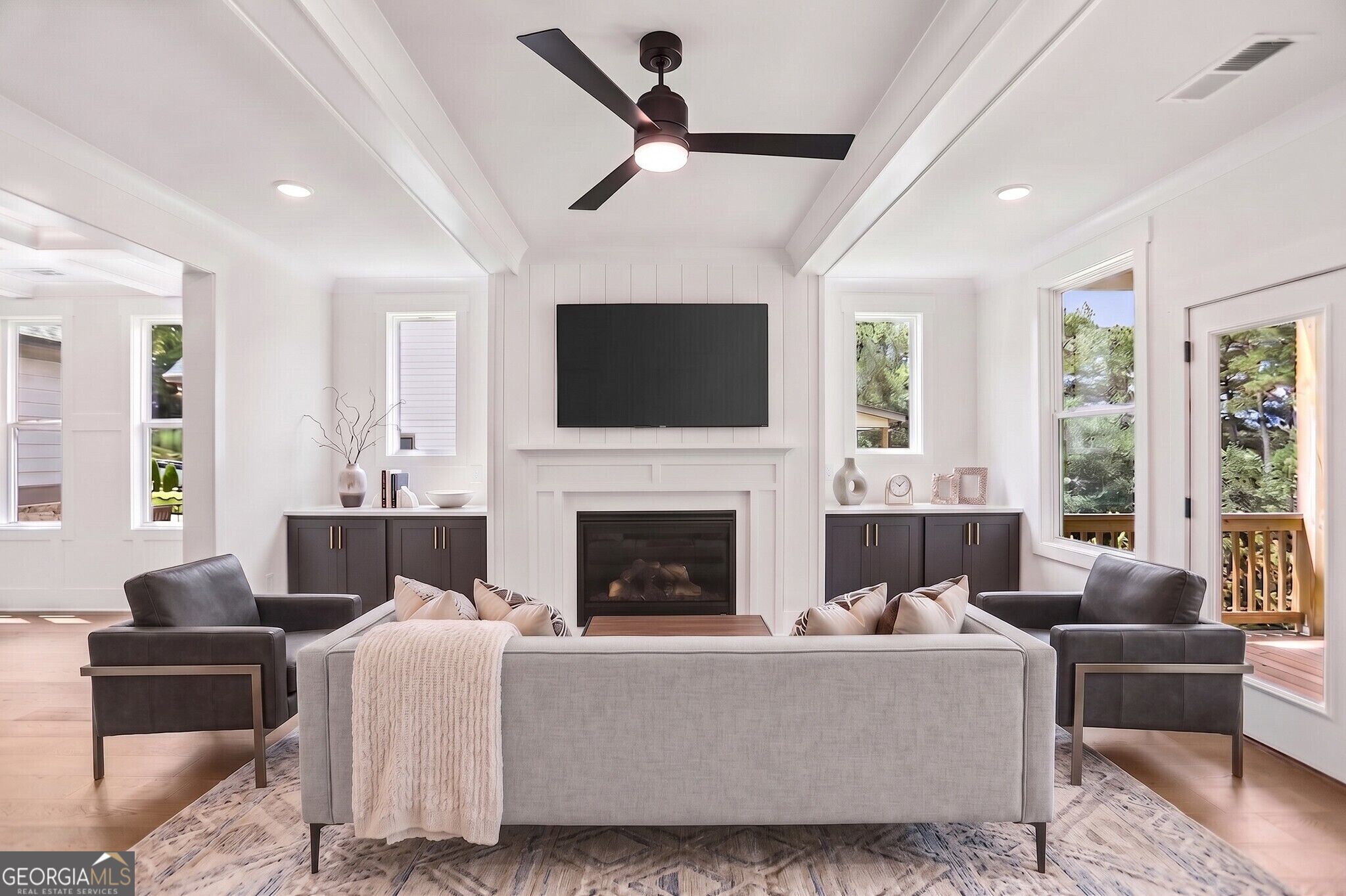 3265 Hilltop Circle