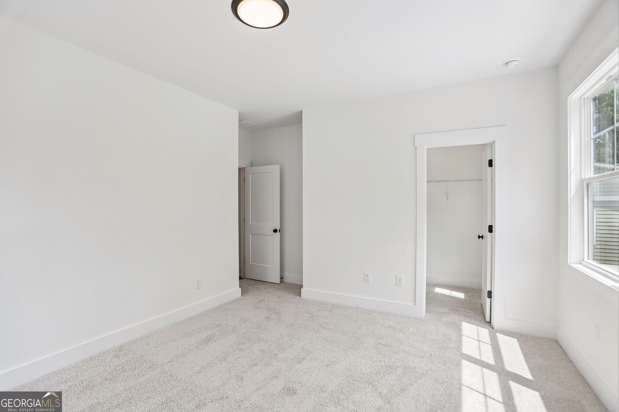 3265 Hilltop Circle