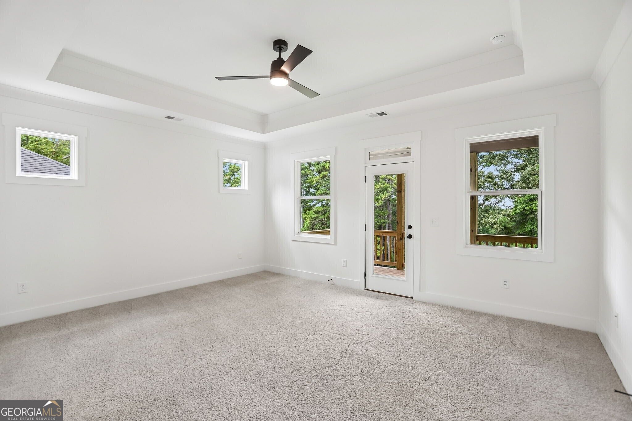 3265 Hilltop Circle