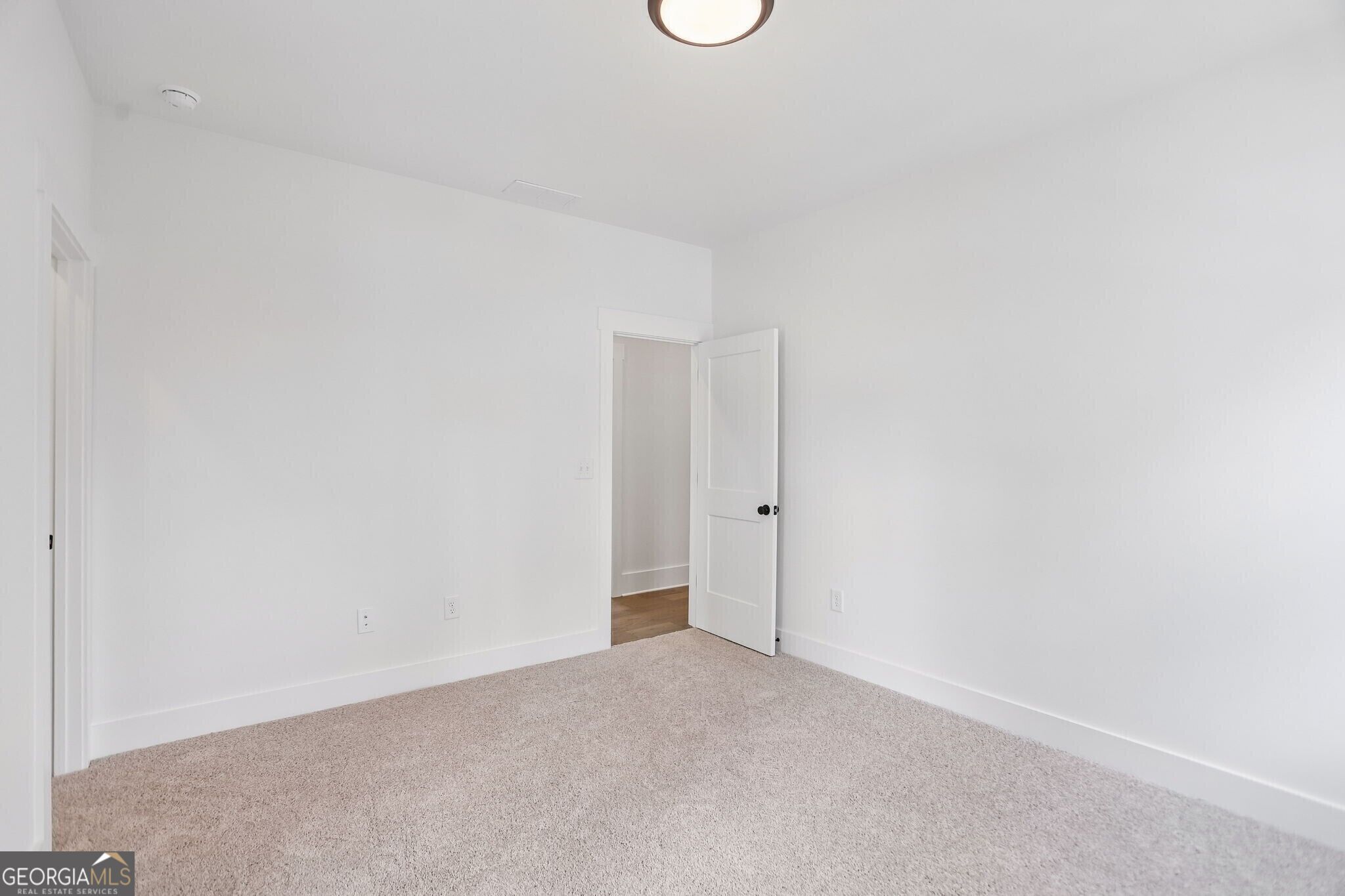 3265 Hilltop Circle