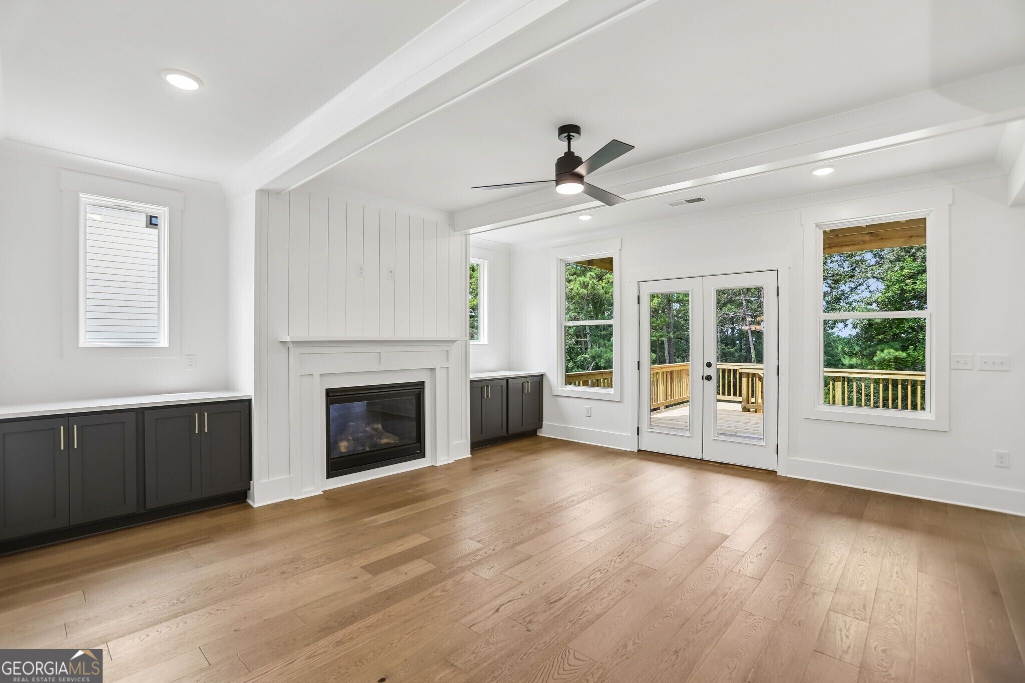 3265 Hilltop Circle