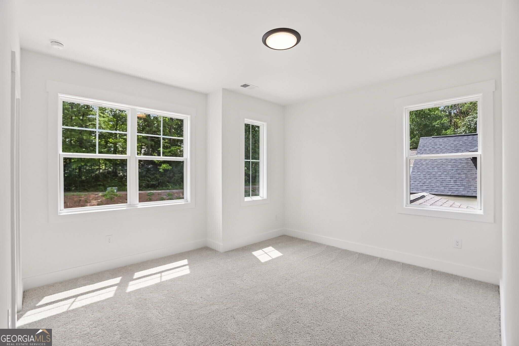 3265 Hilltop Circle