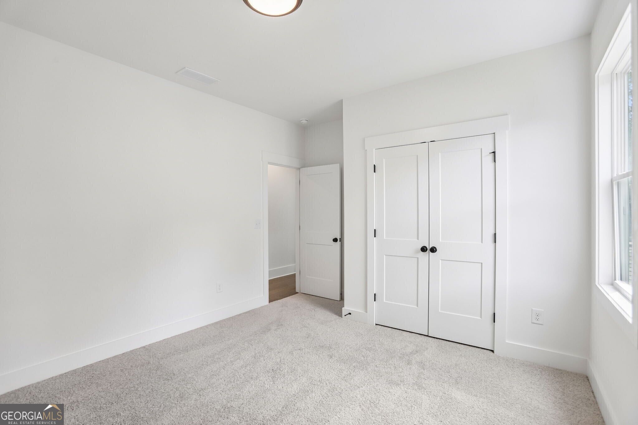 3265 Hilltop Circle
