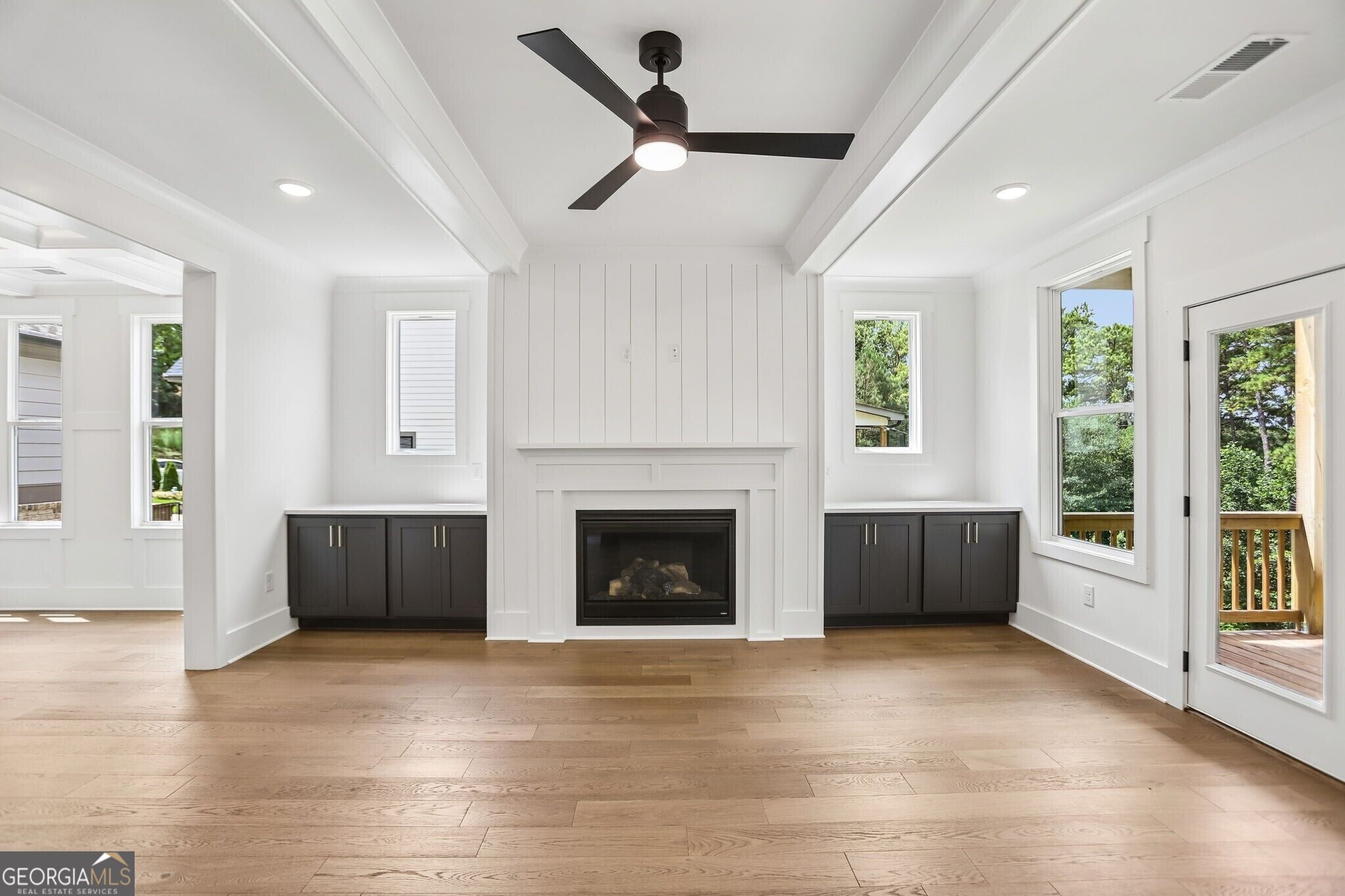 3265 Hilltop Circle
