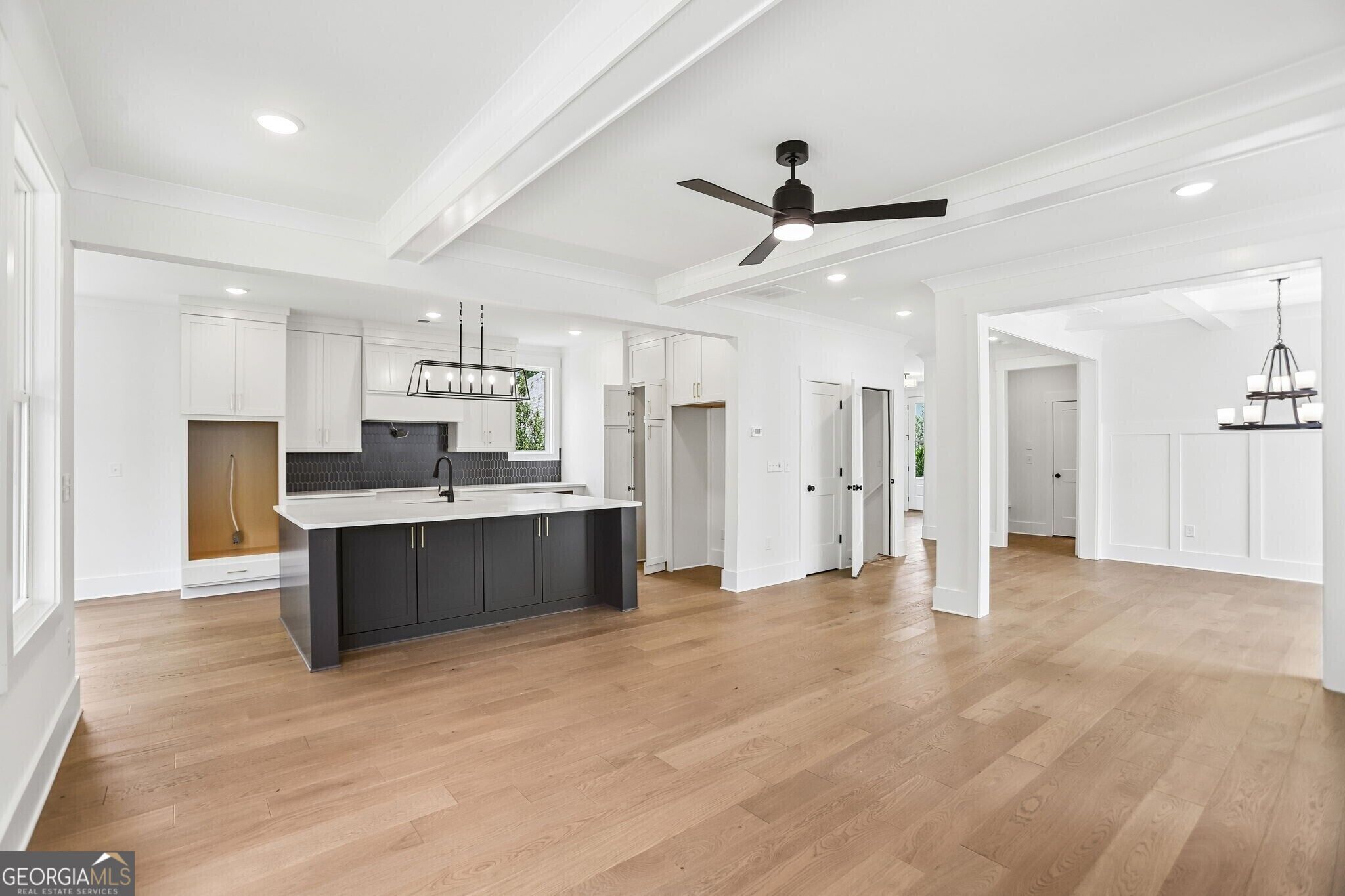 3265 Hilltop Circle