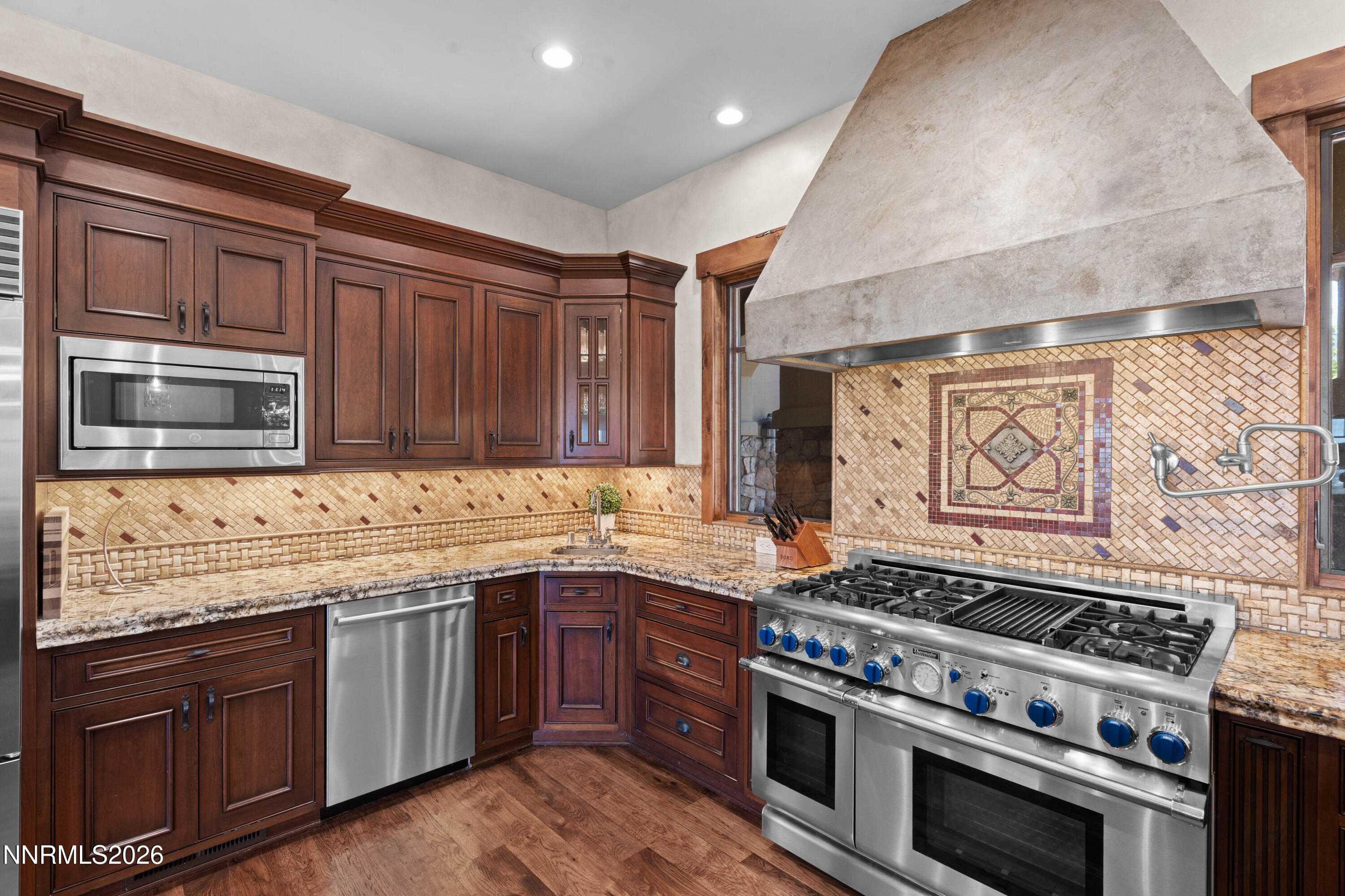 4816 Piney Woods Court