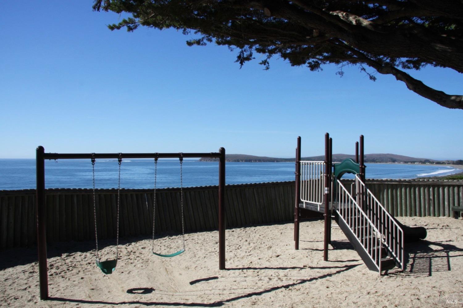 21165 Hummingbird Court