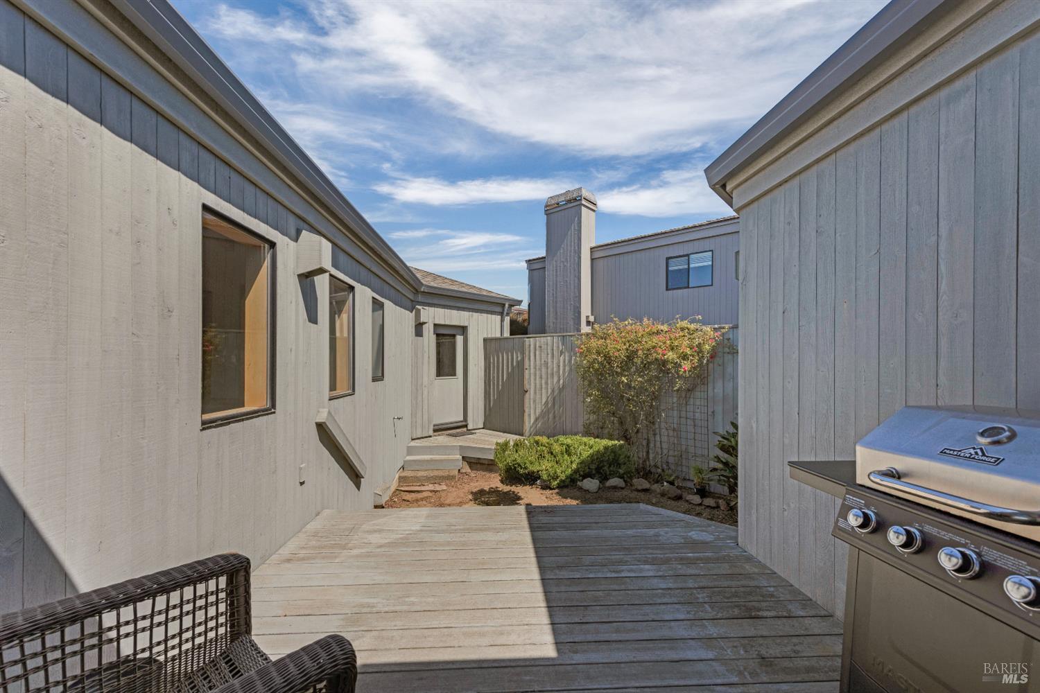 1011 Sea Eagle Loop