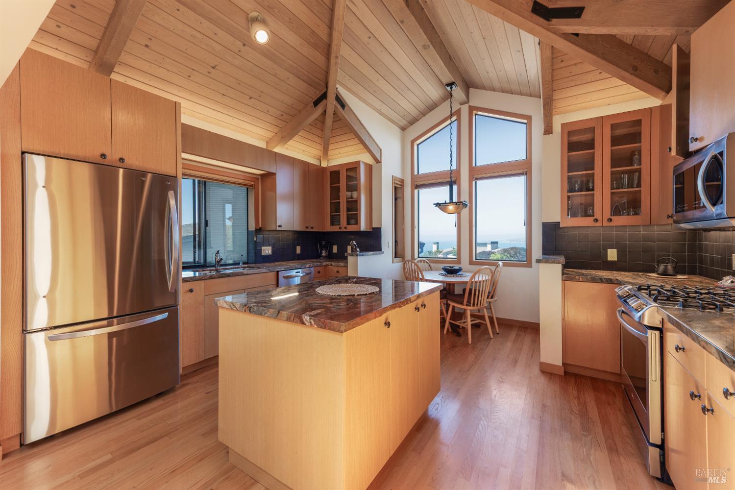 1011 Sea Eagle Loop