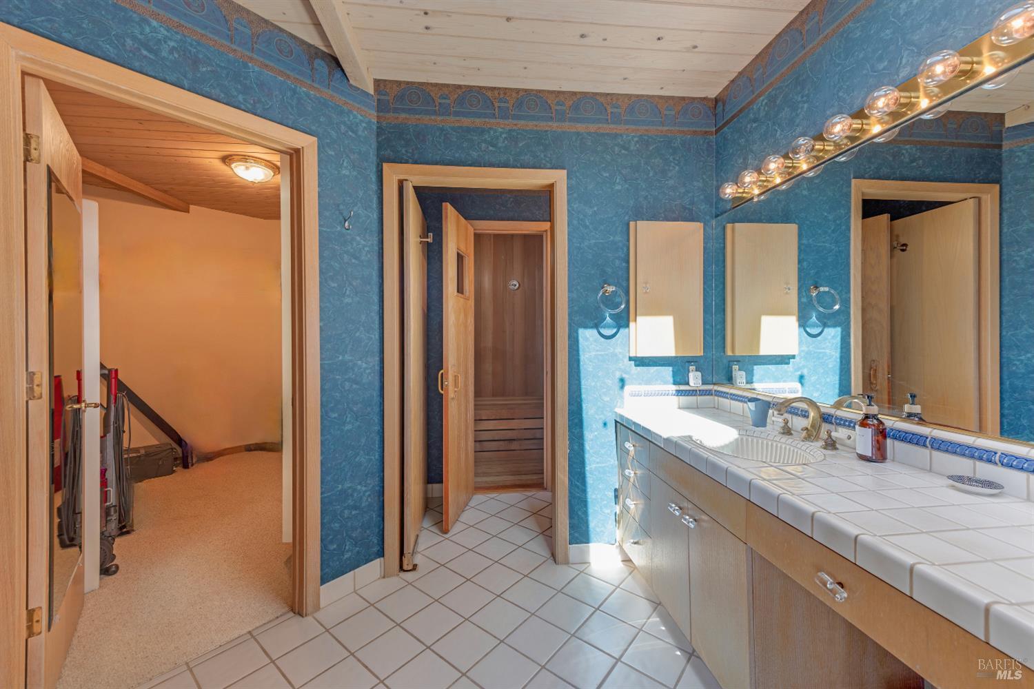 1011 Sea Eagle Loop