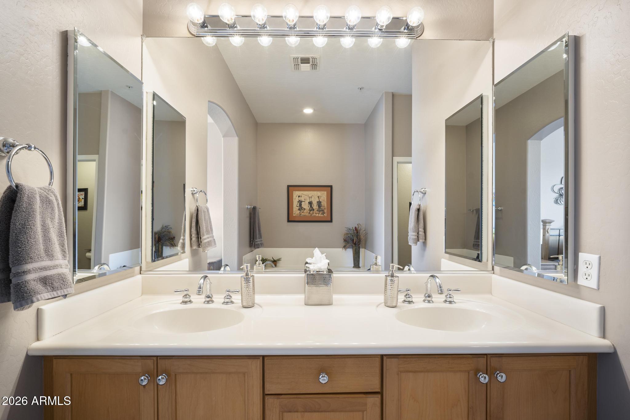 19475 N GRAYHAWK Drive 1078