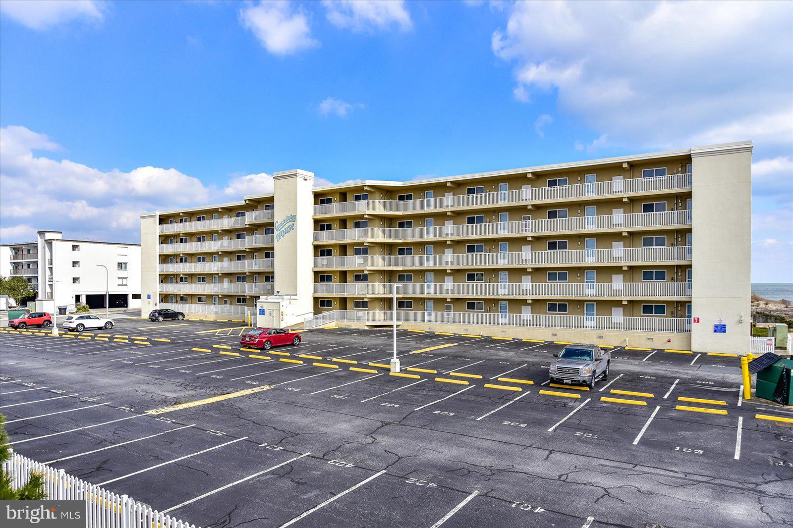 5201 Atlantic Ave #208