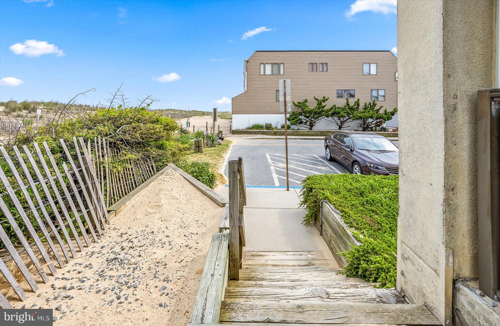 5201 Atlantic Ave #208