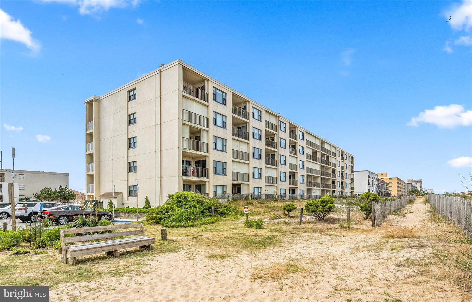 5201 Atlantic Ave #208