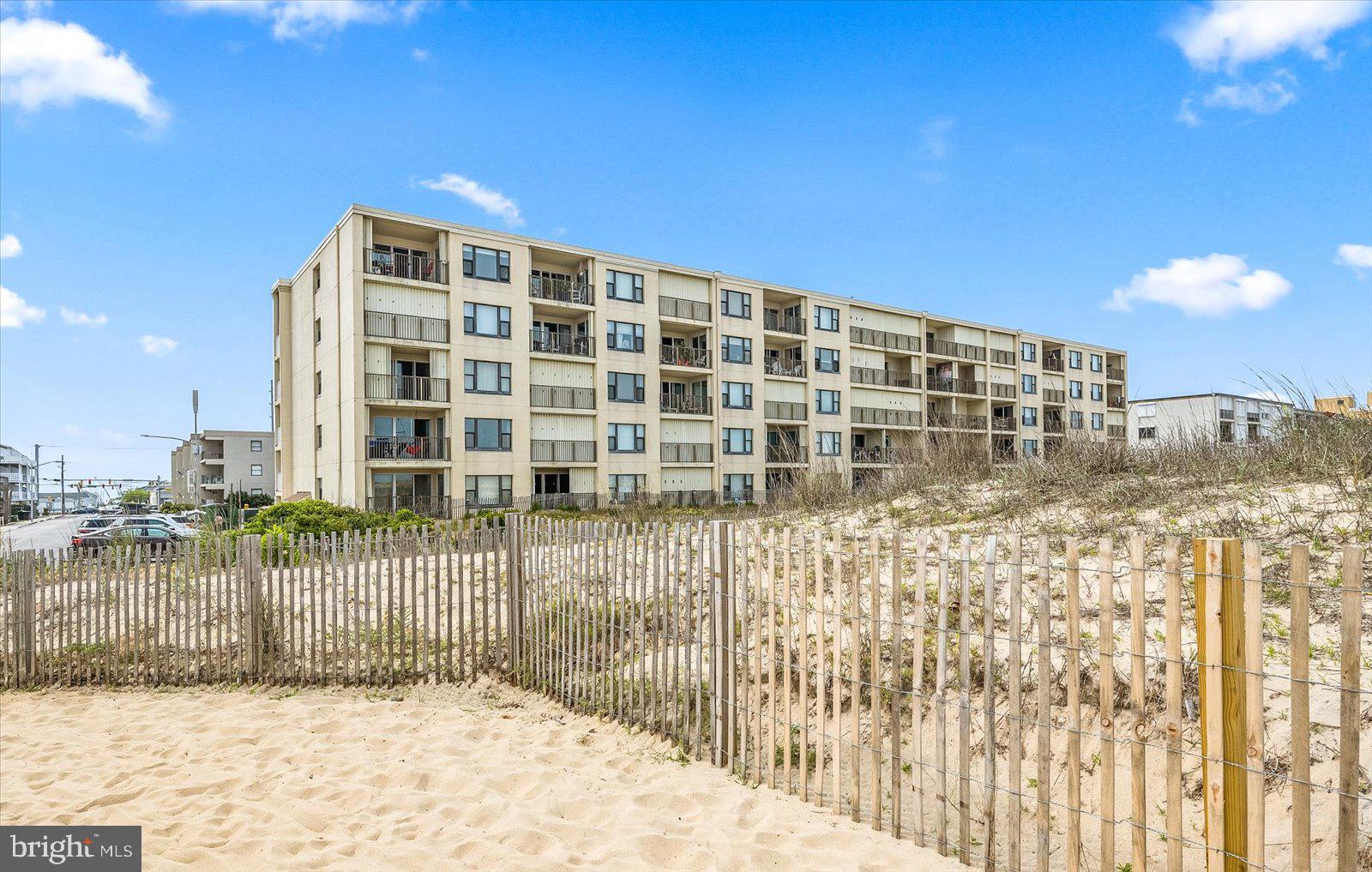 5201 Atlantic Ave #208