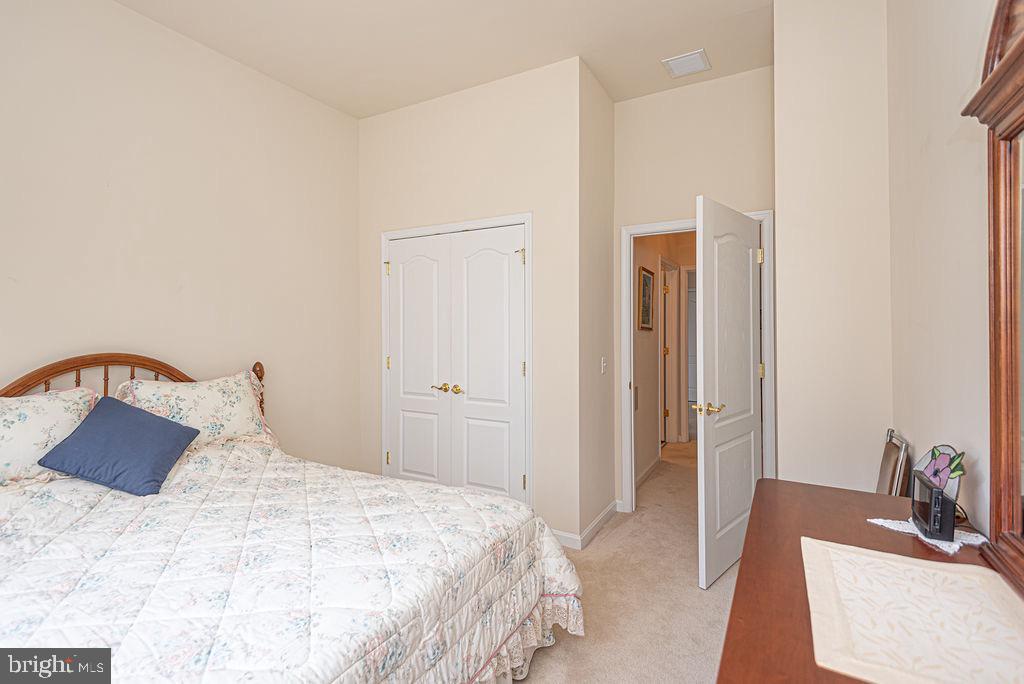 22 Easton Ave