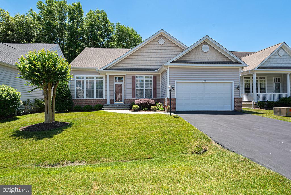22 Easton Ave