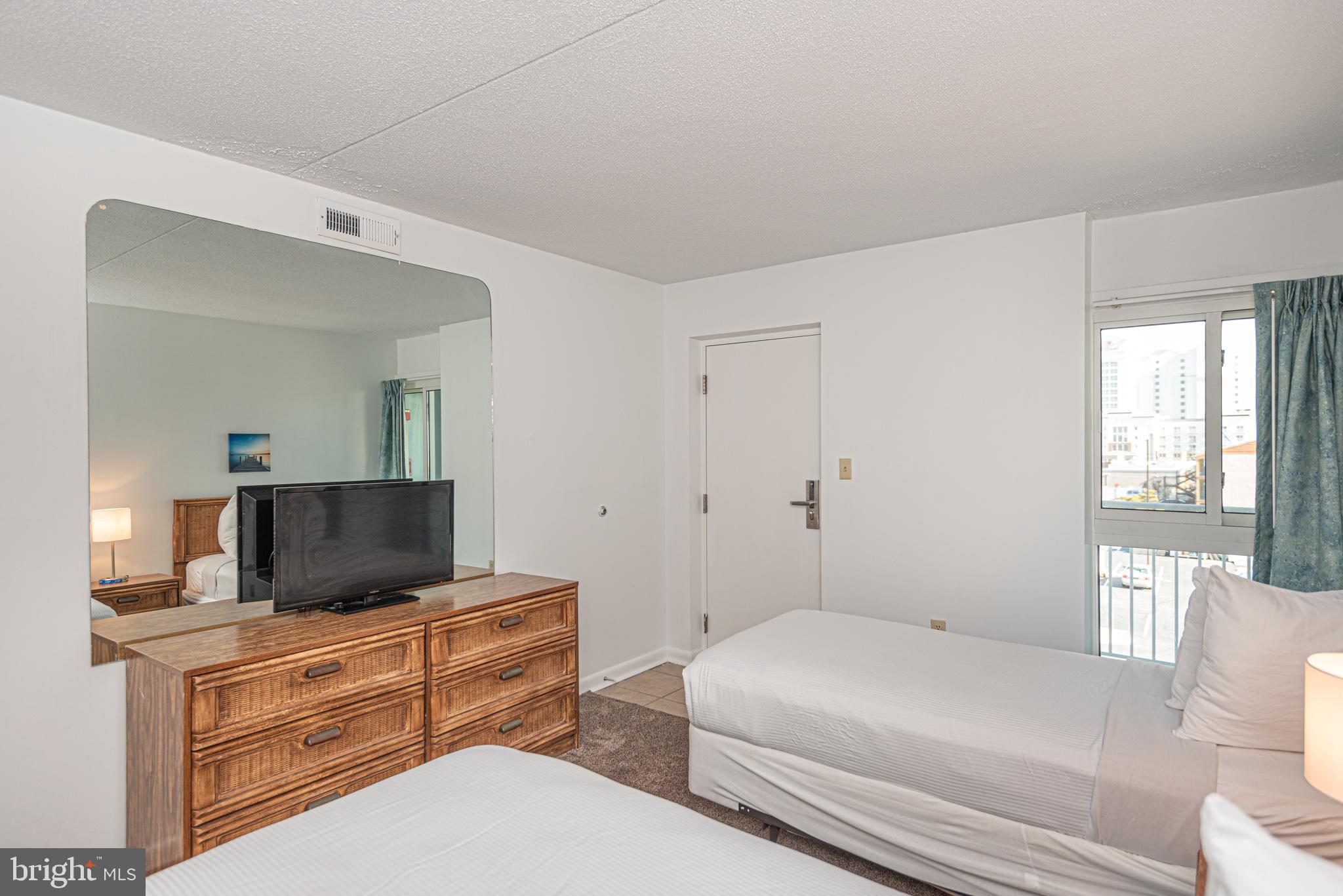 302 32nd St #503 Bay Club