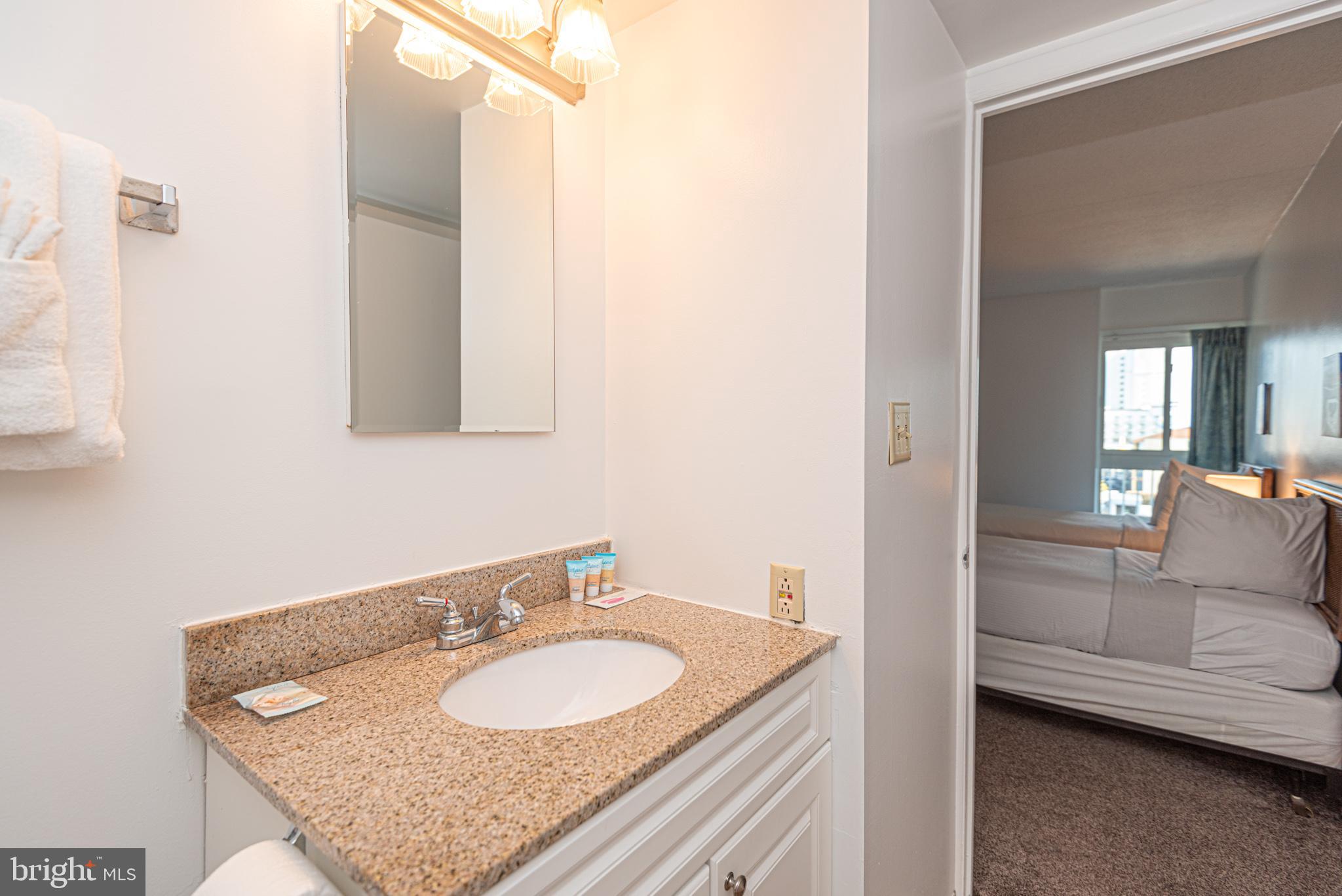 302 32nd St #503 Bay Club